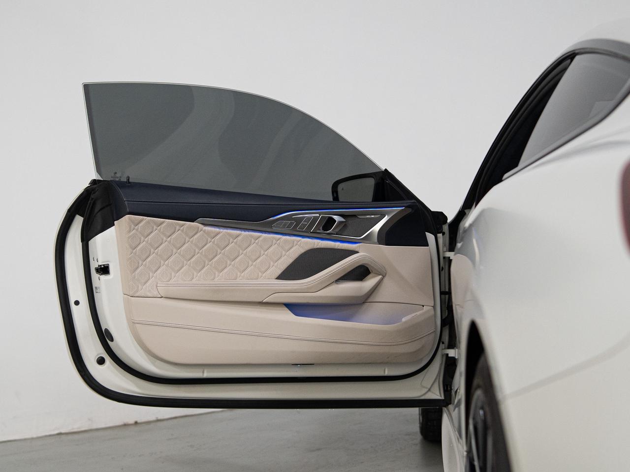 2023 BMW M8 COMPETITION | COUPE | CARBON CORE | MATTE WHITE Photo