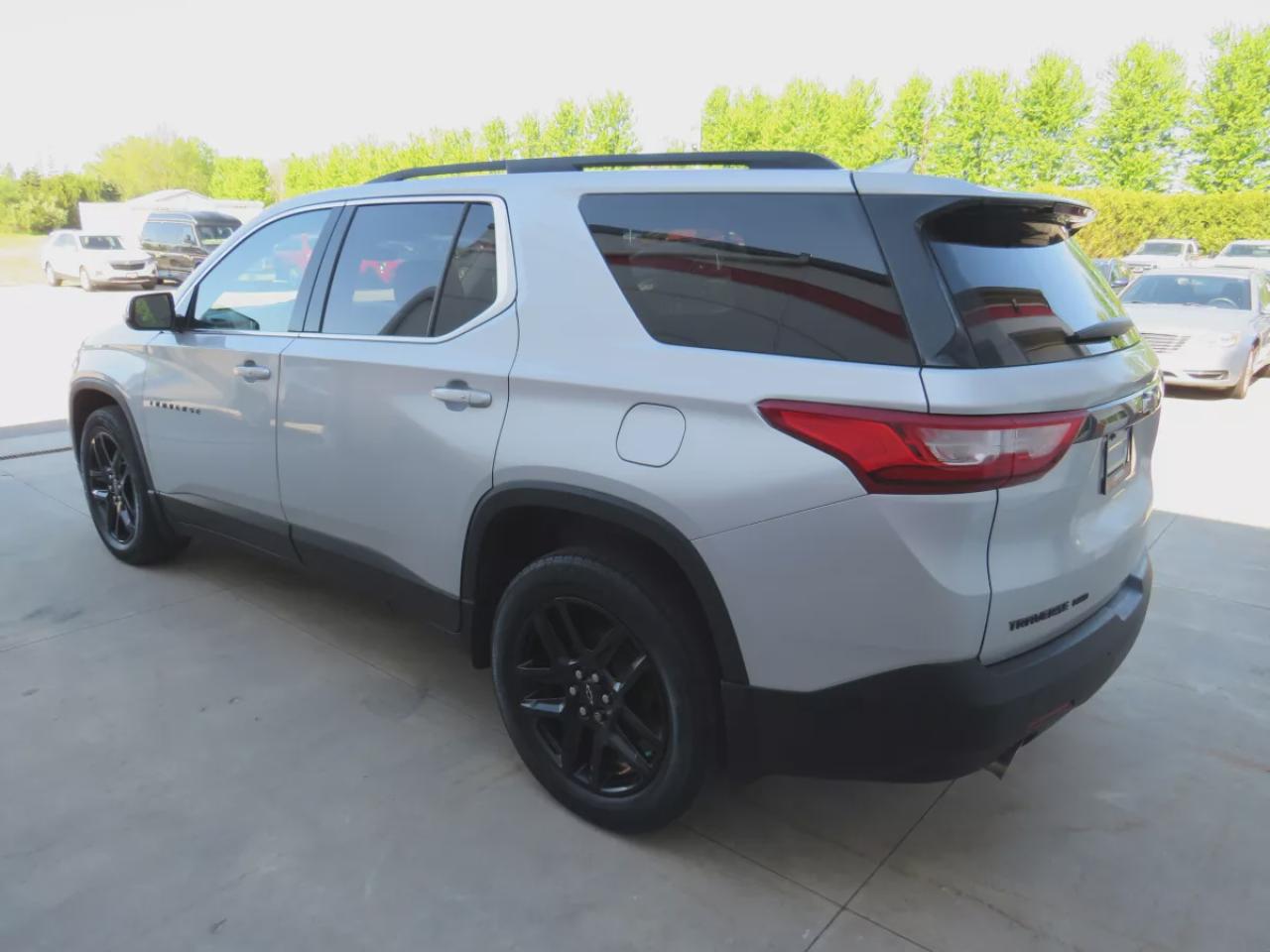 2019 Chevrolet Traverse LT Cloth (**CLEAN TITLE/NO ACCIDENTS!!**SAFETY/CERTIFIED!!**AWD**ALLOY RIMS**RENOTE START**POWER SEATS**DIGITAL TOUCHSCREEN**HEATED SEATS**REVERSE CAMERA**POWER TAILGATE**LEATHER WRAPPED STEERING WHEEL**BLUETOOTH**CRUISE CONTROL**PUSH BUTTON START**DUAL C Photo2