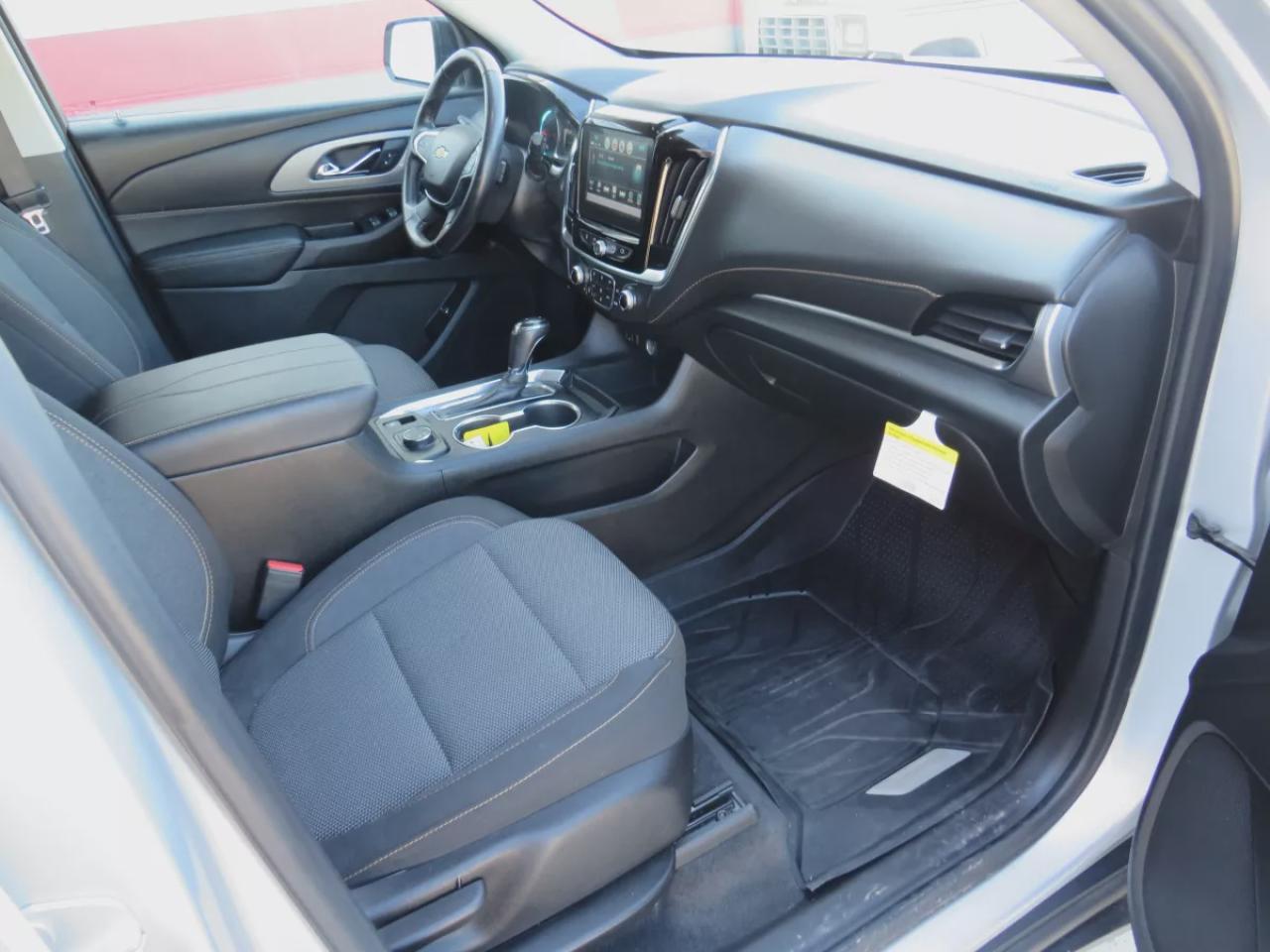 2019 Chevrolet Traverse LT Cloth (**CLEAN TITLE/NO ACCIDENTS!!**SAFETY/CERTIFIED!!**AWD**ALLOY RIMS**RENOTE START**POWER SEATS**DIGITAL TOUCHSCREEN**HEATED SEATS**REVERSE CAMERA**POWER TAILGATE**LEATHER WRAPPED STEERING WHEEL**BLUETOOTH**CRUISE CONTROL**PUSH BUTTON START**DUAL C Photo