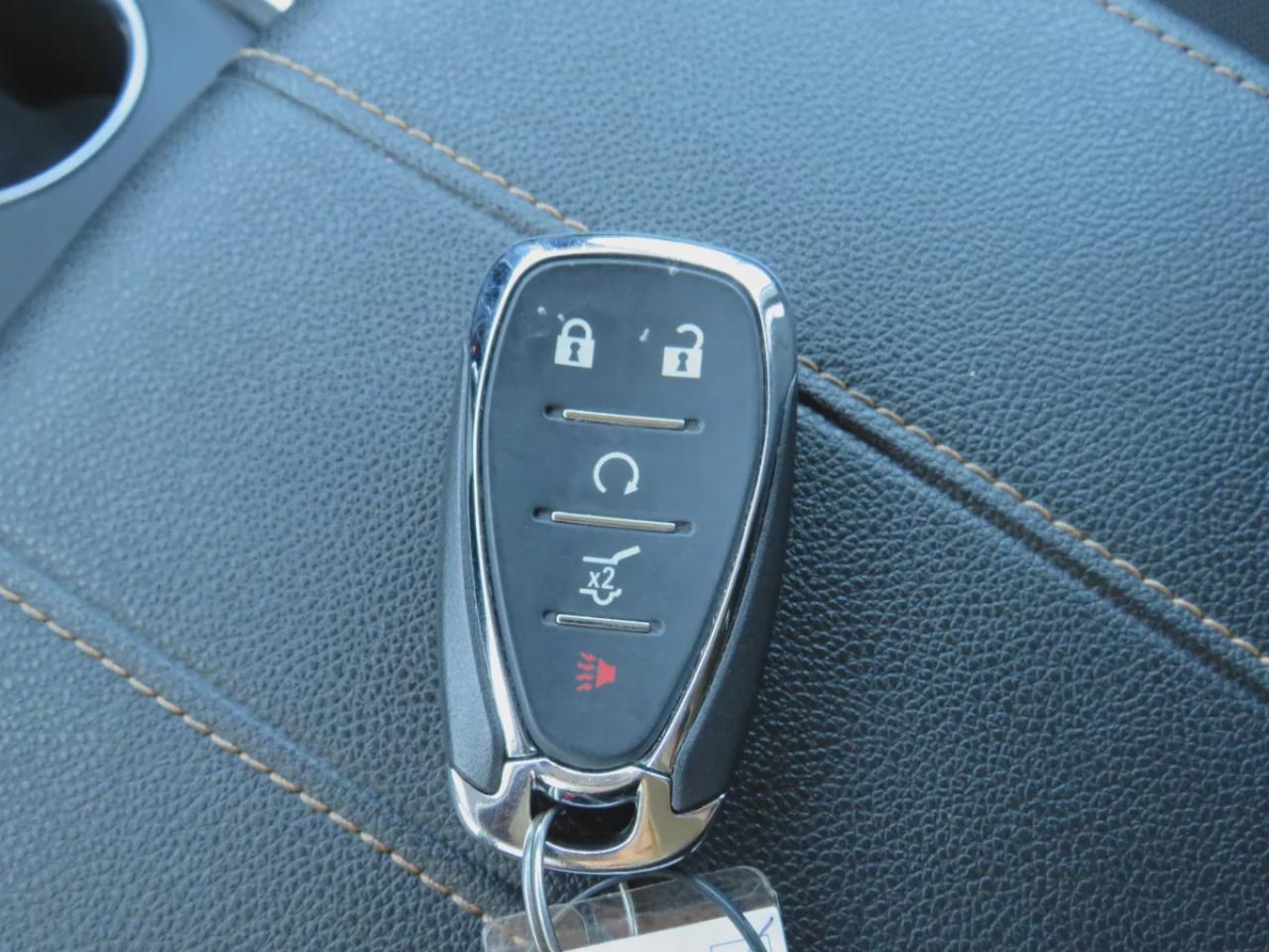 2019 Chevrolet Traverse LT Cloth (**CLEAN TITLE/NO ACCIDENTS!!**SAFETY/CERTIFIED!!**AWD**ALLOY RIMS**RENOTE START**POWER SEATS**DIGITAL TOUCHSCREEN**HEATED SEATS**REVERSE CAMERA**POWER TAILGATE**LEATHER WRAPPED STEERING WHEEL**BLUETOOTH**CRUISE CONTROL**PUSH BUTTON START**DUAL C Photo