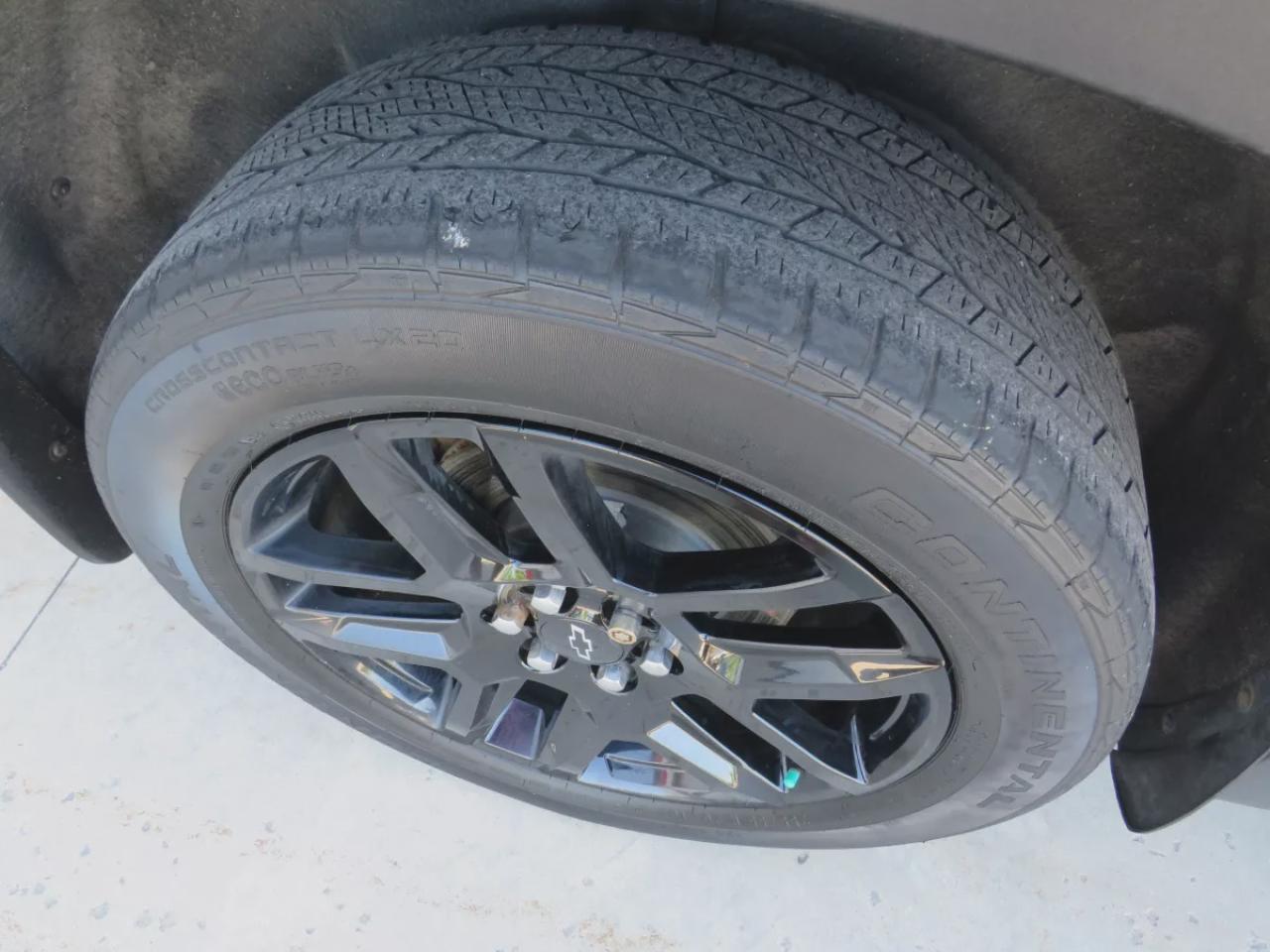 2019 Chevrolet Traverse LT Cloth (**CLEAN TITLE/NO ACCIDENTS!!**SAFETY/CERTIFIED!!**AWD**ALLOY RIMS**RENOTE START**POWER SEATS**DIGITAL TOUCHSCREEN**HEATED SEATS**REVERSE CAMERA**POWER TAILGATE**LEATHER WRAPPED STEERING WHEEL**BLUETOOTH**CRUISE CONTROL**PUSH BUTTON START**DUAL C Photo