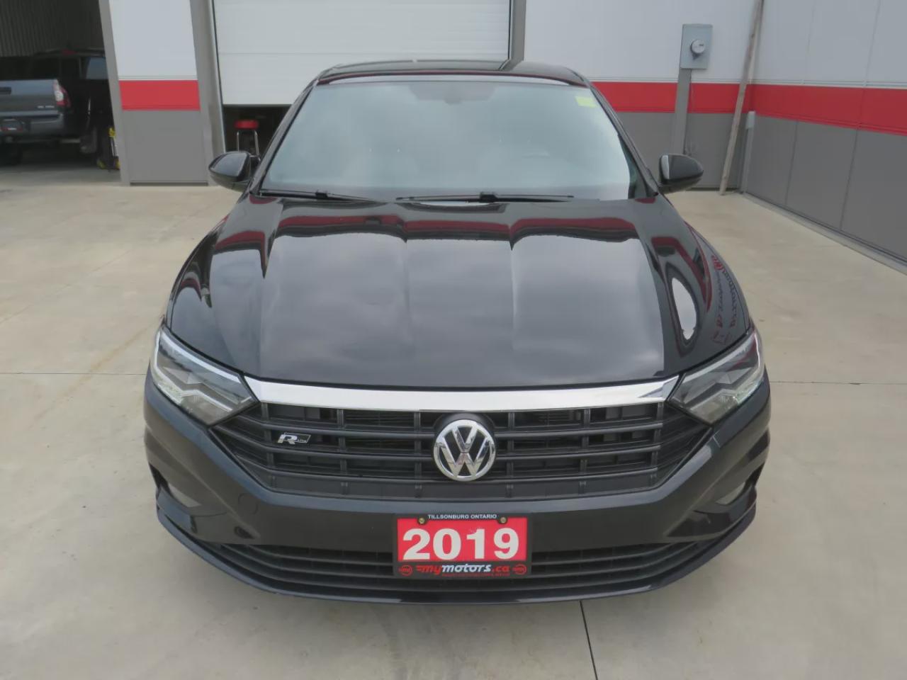 2019 Volkswagen Jetta Highline (**CLEAN TITLE/NO ACCIDENTS!!**SAFETY/CERTIFIED!**ALLOY RIMS**FOG LIGHTS**REMOTE START**SUNROOF**HEATED SEATS**REVERSE CAMERA**PUSH BUTTON START**DIGITAL TOUCHSCREEN**APPLE CARPLAY**ANDROID AUTO**DUAL CLIMATE CONTROL**ANDROID AUTO**LEATHER WRAPPE Photo