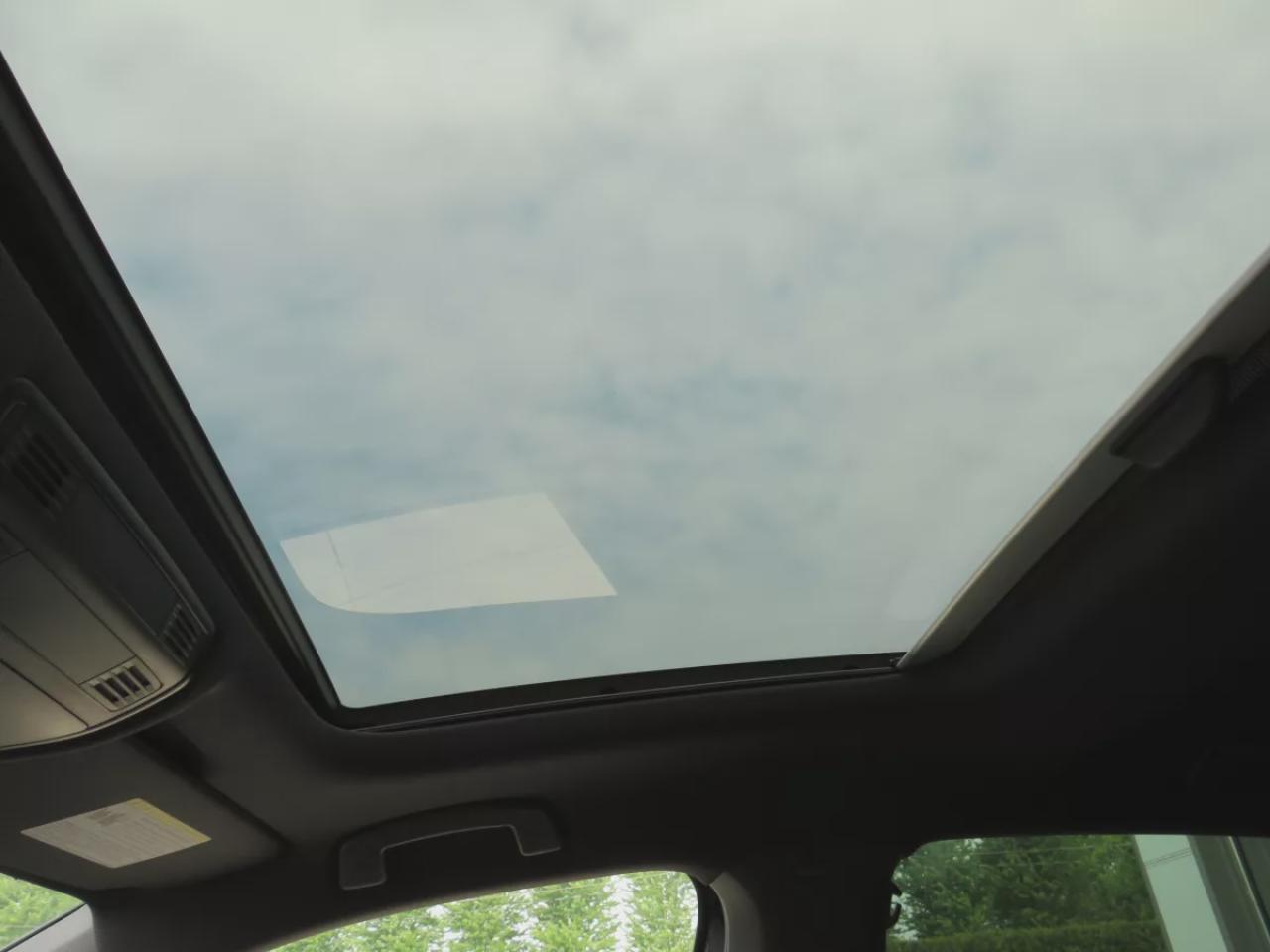 2019 Volkswagen Jetta Highline (**CLEAN TITLE/NO ACCIDENTS!!**SAFETY/CERTIFIED!**ALLOY RIMS**FOG LIGHTS**REMOTE START**SUNROOF**HEATED SEATS**REVERSE CAMERA**PUSH BUTTON START**DIGITAL TOUCHSCREEN**APPLE CARPLAY**ANDROID AUTO**DUAL CLIMATE CONTROL**ANDROID AUTO**LEATHER WRAPPE Photo