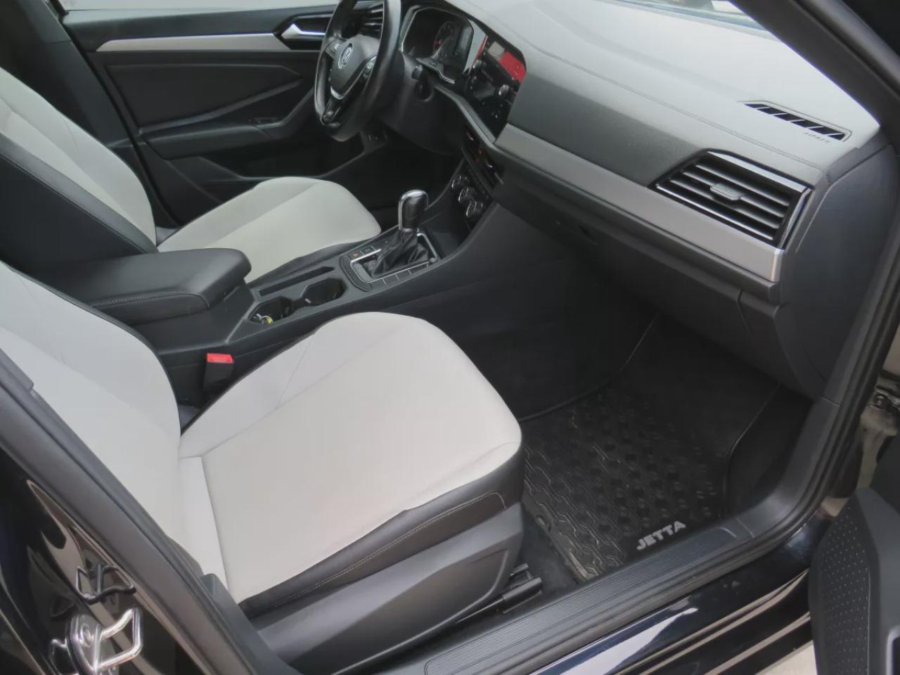 2019 Volkswagen Jetta Highline (**CLEAN TITLE/NO ACCIDENTS!!**SAFETY/CERTIFIED!**ALLOY RIMS**FOG LIGHTS**REMOTE START**SUNROOF**HEATED SEATS**REVERSE CAMERA**PUSH BUTTON START**DIGITAL TOUCHSCREEN**APPLE CARPLAY**ANDROID AUTO**DUAL CLIMATE CONTROL**ANDROID AUTO**LEATHER WRAPPE Photo