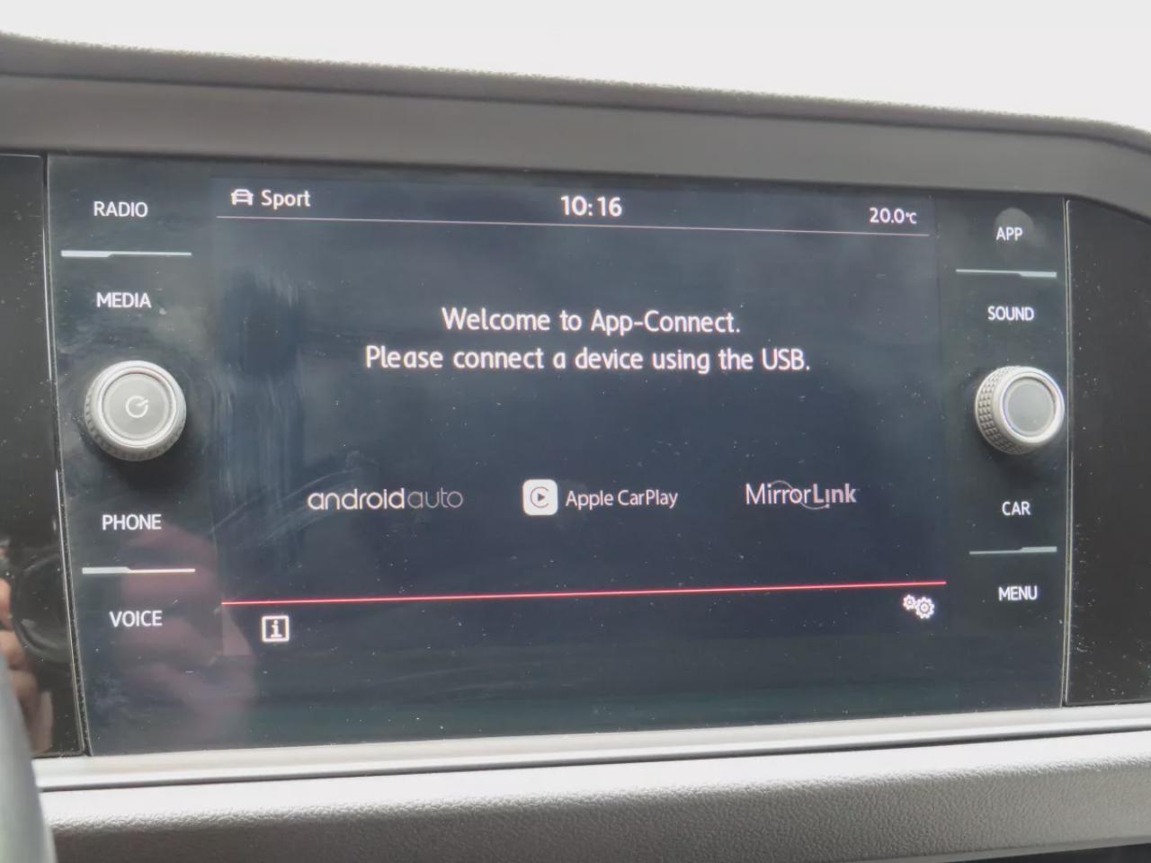 2019 Volkswagen Jetta Highline (**CLEAN TITLE/NO ACCIDENTS!!**SAFETY/CERTIFIED!**ALLOY RIMS**FOG LIGHTS**REMOTE START**SUNROOF**HEATED SEATS**REVERSE CAMERA**PUSH BUTTON START**DIGITAL TOUCHSCREEN**APPLE CARPLAY**ANDROID AUTO**DUAL CLIMATE CONTROL**ANDROID AUTO**LEATHER WRAPPE Photo