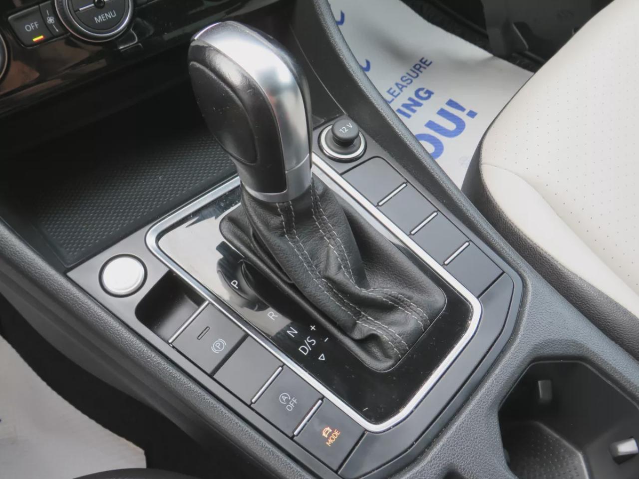 2019 Volkswagen Jetta Highline (**CLEAN TITLE/NO ACCIDENTS!!**SAFETY/CERTIFIED!**ALLOY RIMS**FOG LIGHTS**REMOTE START**SUNROOF**HEATED SEATS**REVERSE CAMERA**PUSH BUTTON START**DIGITAL TOUCHSCREEN**APPLE CARPLAY**ANDROID AUTO**DUAL CLIMATE CONTROL**ANDROID AUTO**LEATHER WRAPPE Photo