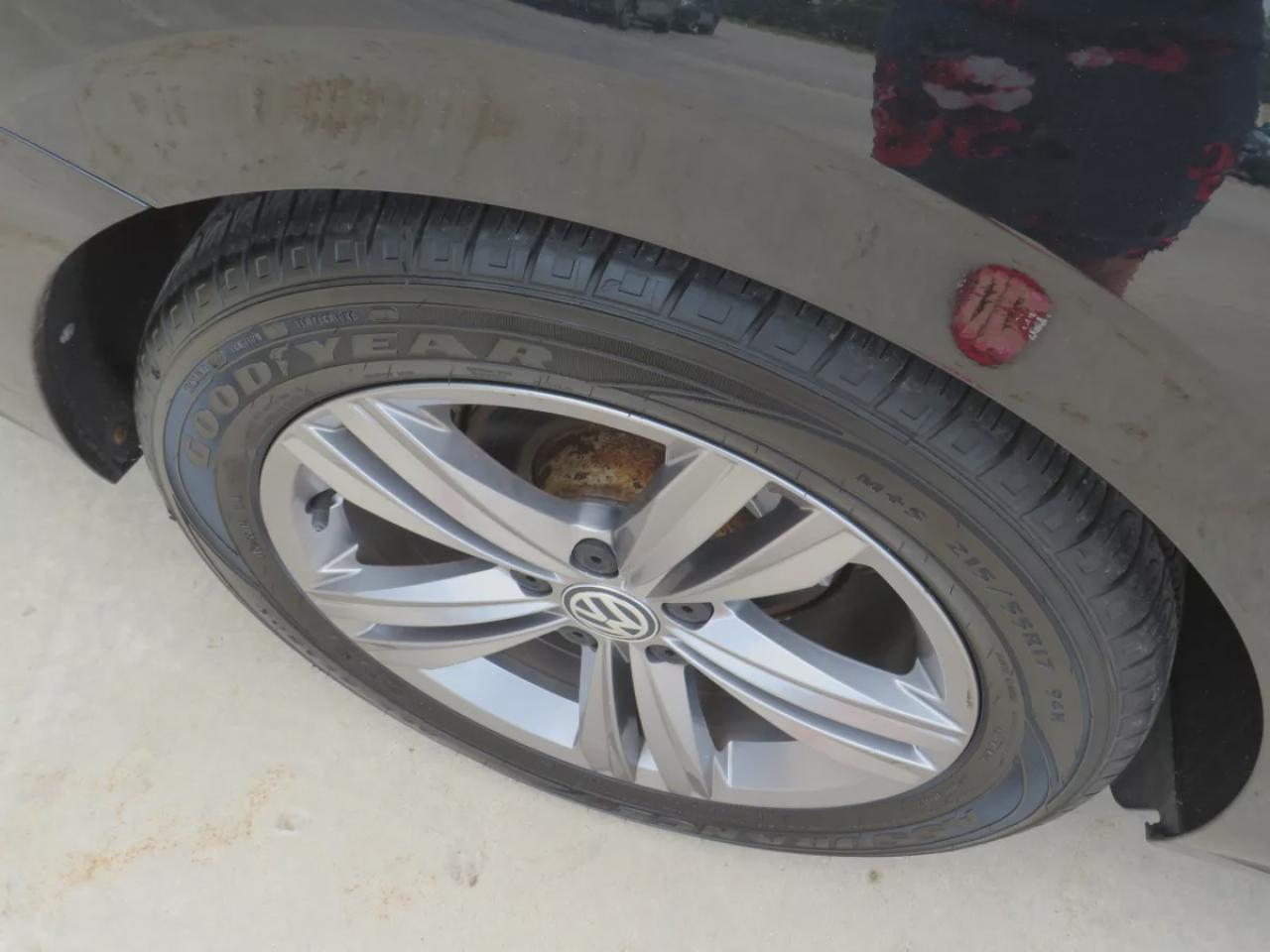 2019 Volkswagen Jetta Highline (**CLEAN TITLE/NO ACCIDENTS!!**SAFETY/CERTIFIED!**ALLOY RIMS**FOG LIGHTS**REMOTE START**SUNROOF**HEATED SEATS**REVERSE CAMERA**PUSH BUTTON START**DIGITAL TOUCHSCREEN**APPLE CARPLAY**ANDROID AUTO**DUAL CLIMATE CONTROL**ANDROID AUTO**LEATHER WRAPPE Photo