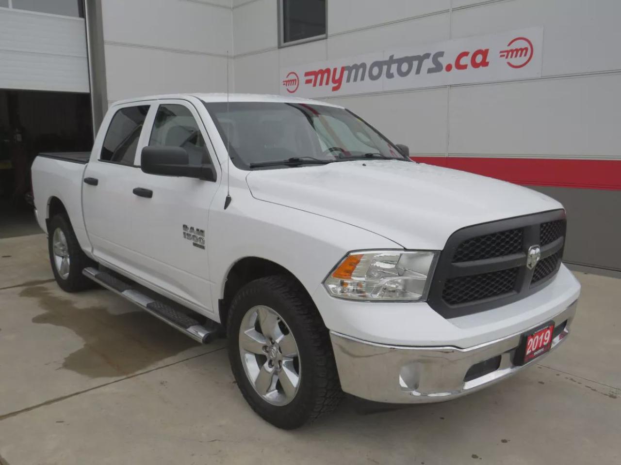 Used 2019 RAM 1500 Classic ST (**CLEAN TITLE/NO ACCIDENTS!!**SAFETY/CERTIFIED!!**4WD**RUNNING BOARDS**TUNNEAU COVER**REMOTE START**TRAILER HITCH**ALLOY RIMS**POWER SEATS**RUBBER MATS**REVERSE CAMERA**CRUISE CONTROL**BLUETOOTH**DIGITAL TOUCHSCREEN**HEATED SEATS**HEATED STEERING WHEE for sale in Tillsonburg, ON