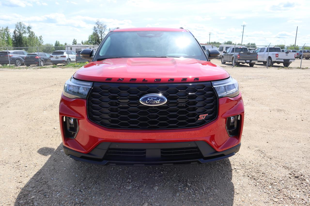 2025 Ford Explorer ST Photo1