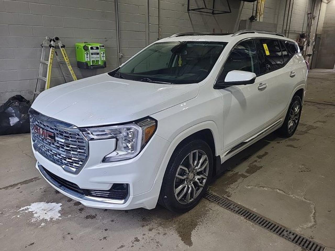 Used 2023 GMC Terrain Denali AWD | Leather | Pano Roof | HUD | Nav | Cooled + Heated Seats | Power Liftgate | and More ! for sale in Guelph, ON