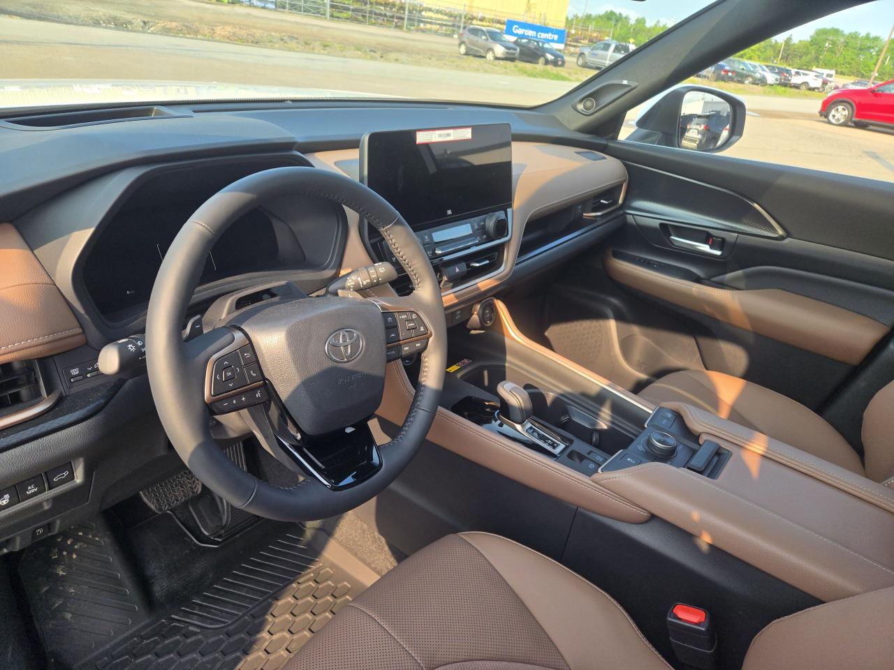 2025 Toyota Grand Highlander GRAND HIGHLANDER PLATINUM HYBR Photo