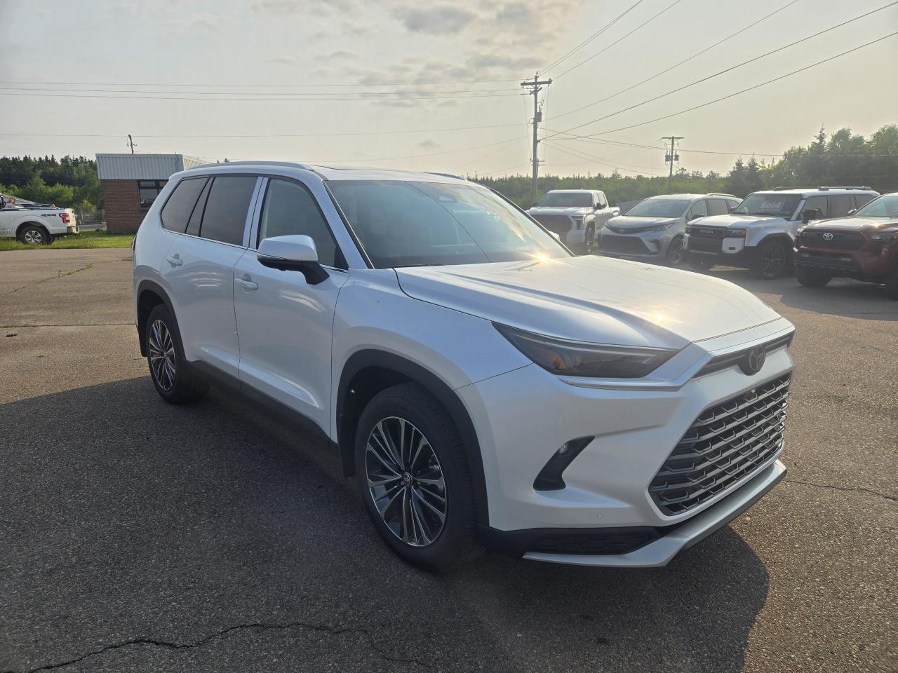 2025 Toyota Grand Highlander GRAND HIGHLANDER PLATINUM HYBR Photo