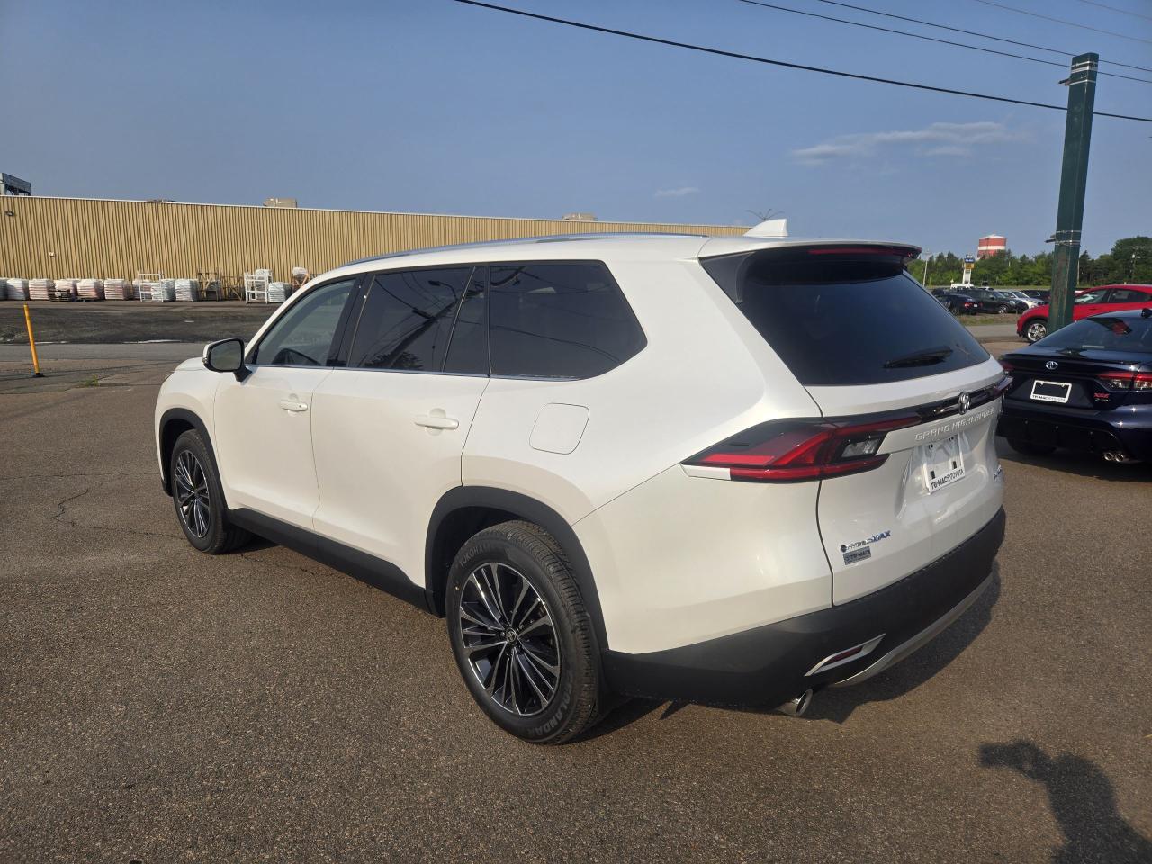 2025 Toyota Grand Highlander GRAND HIGHLANDER PLATINUM HYBR Photo2