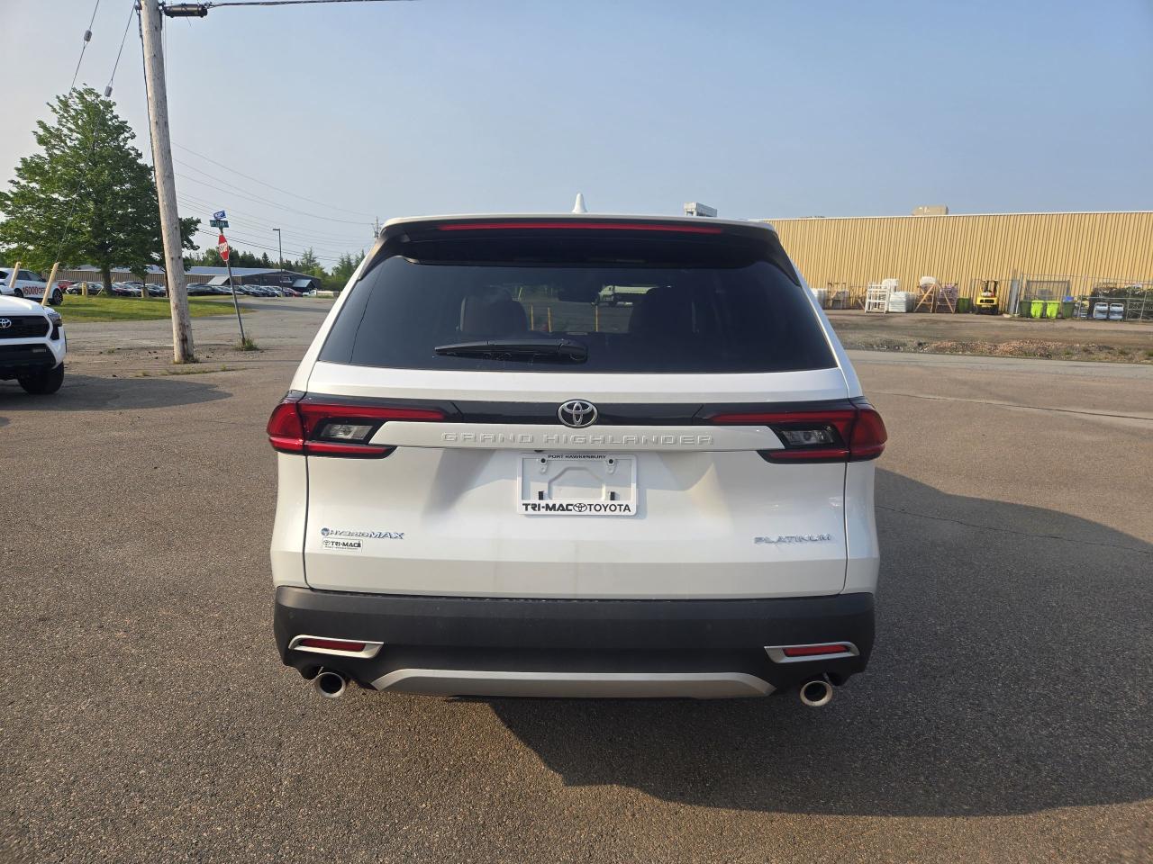 2025 Toyota Grand Highlander GRAND HIGHLANDER PLATINUM HYBR Photo3