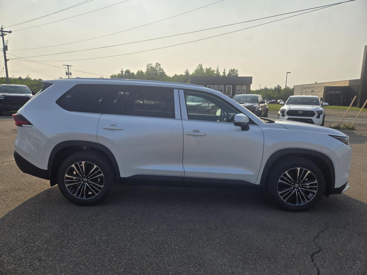 2025 Toyota Grand Highlander GRAND HIGHLANDER PLATINUM HYBR Photo