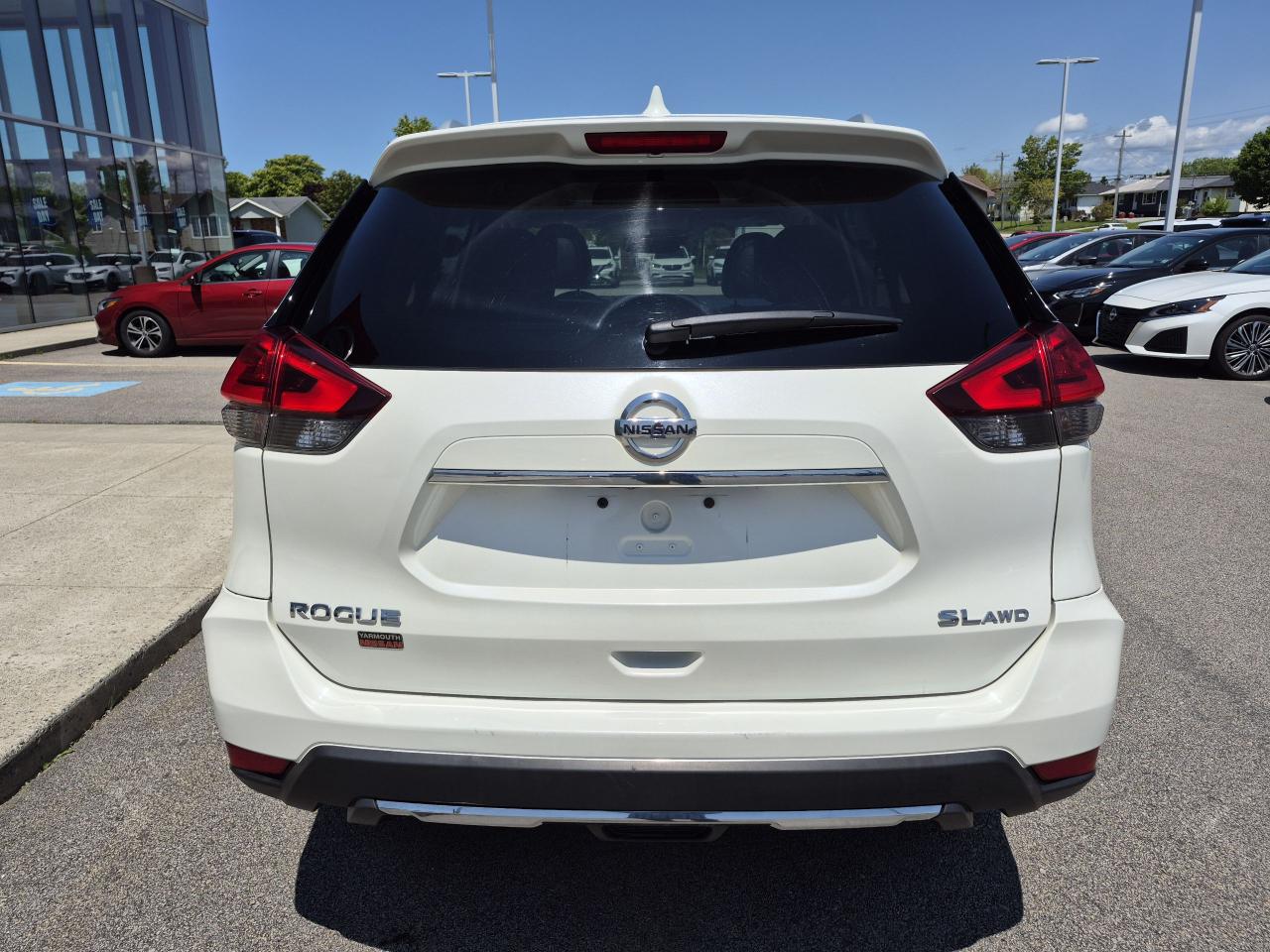 2017 Nissan Rogue SL Platinum Photo21