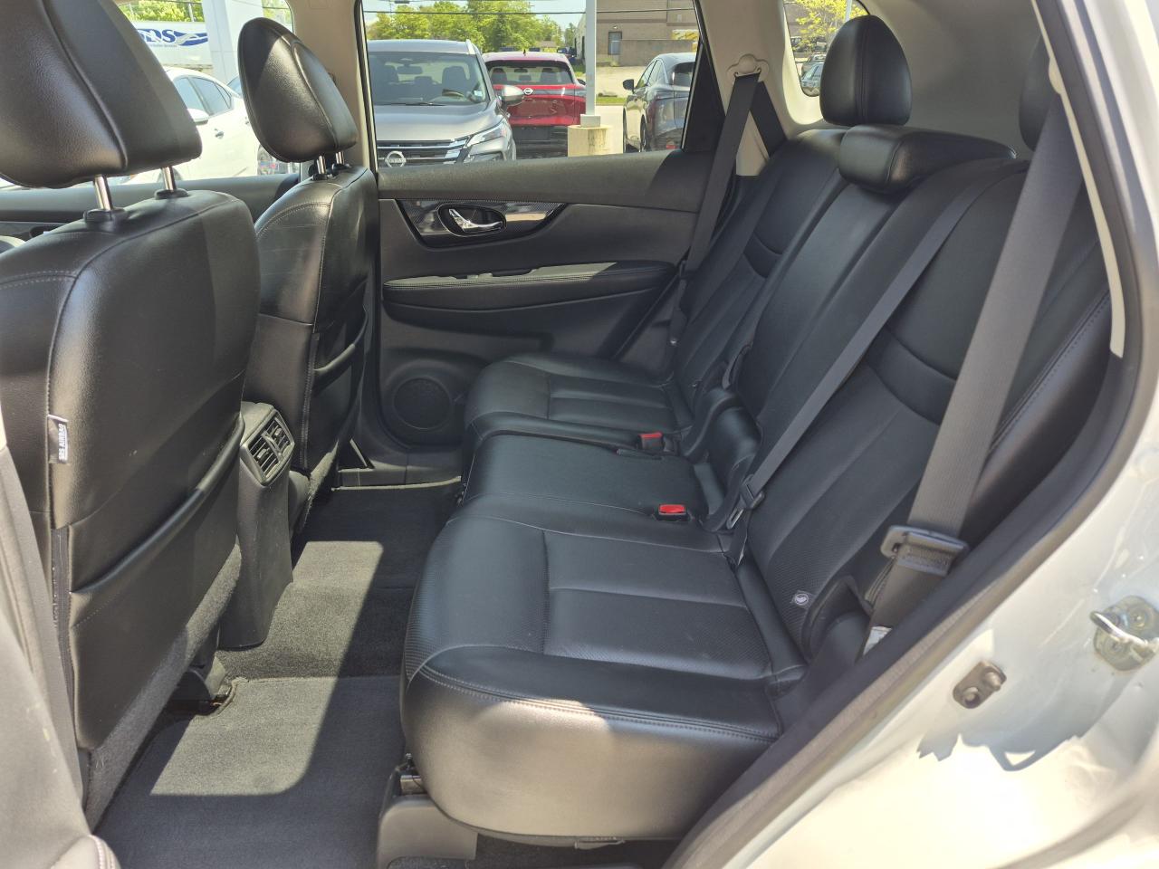 2017 Nissan Rogue SL Platinum Photo30