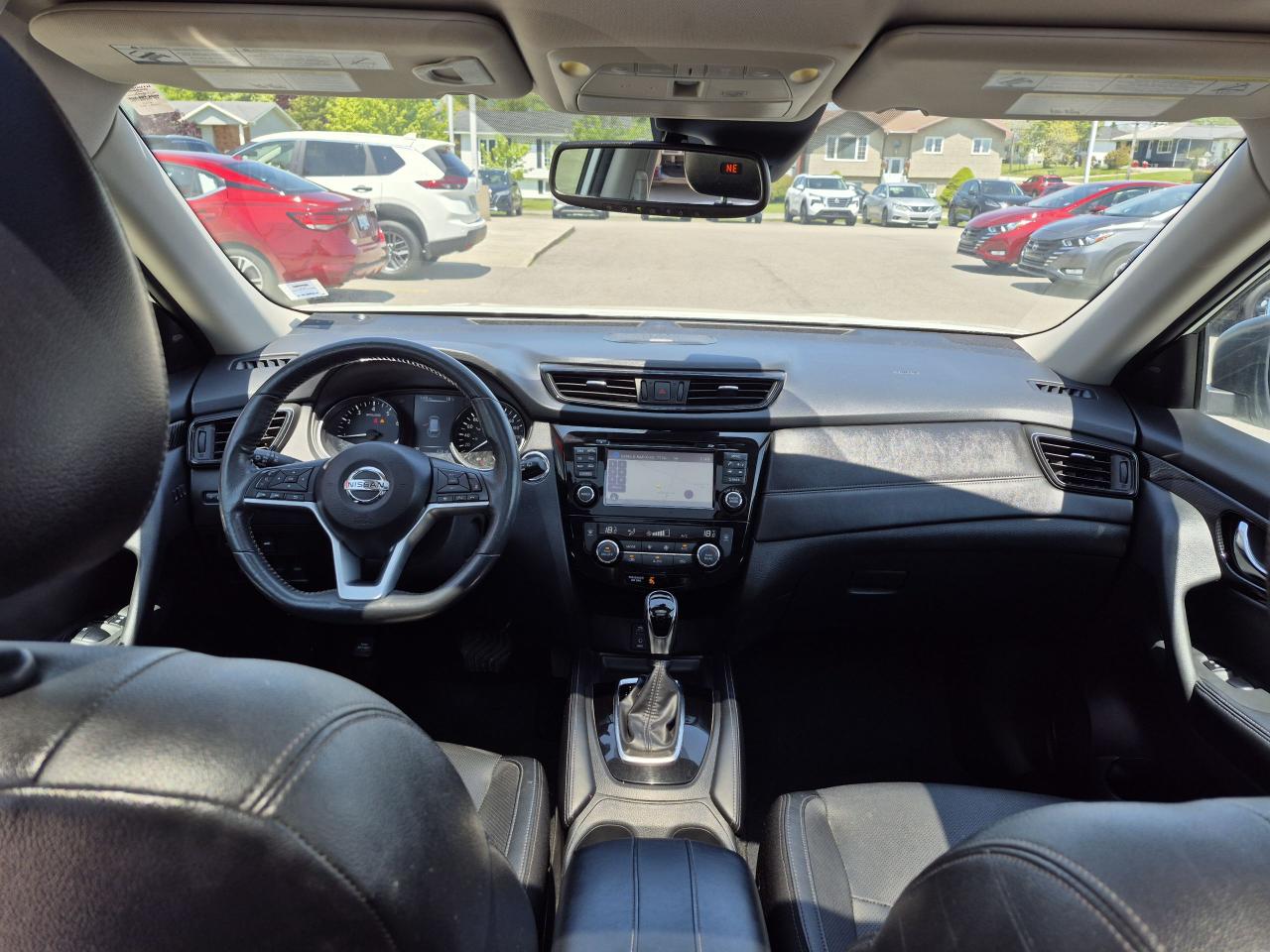 2017 Nissan Rogue SL Platinum Photo14