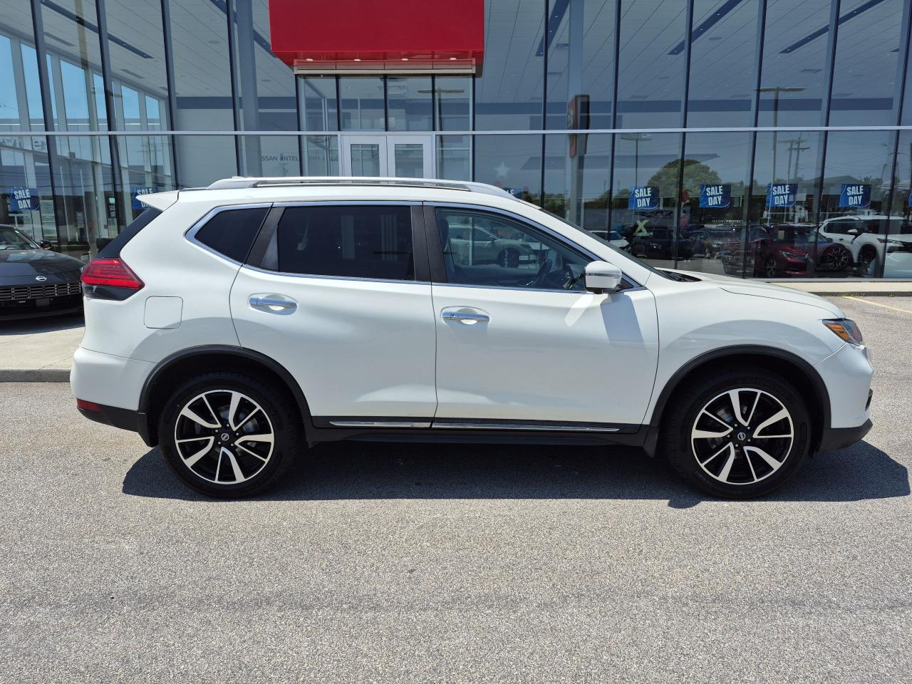 2017 Nissan Rogue SL Platinum Photo22