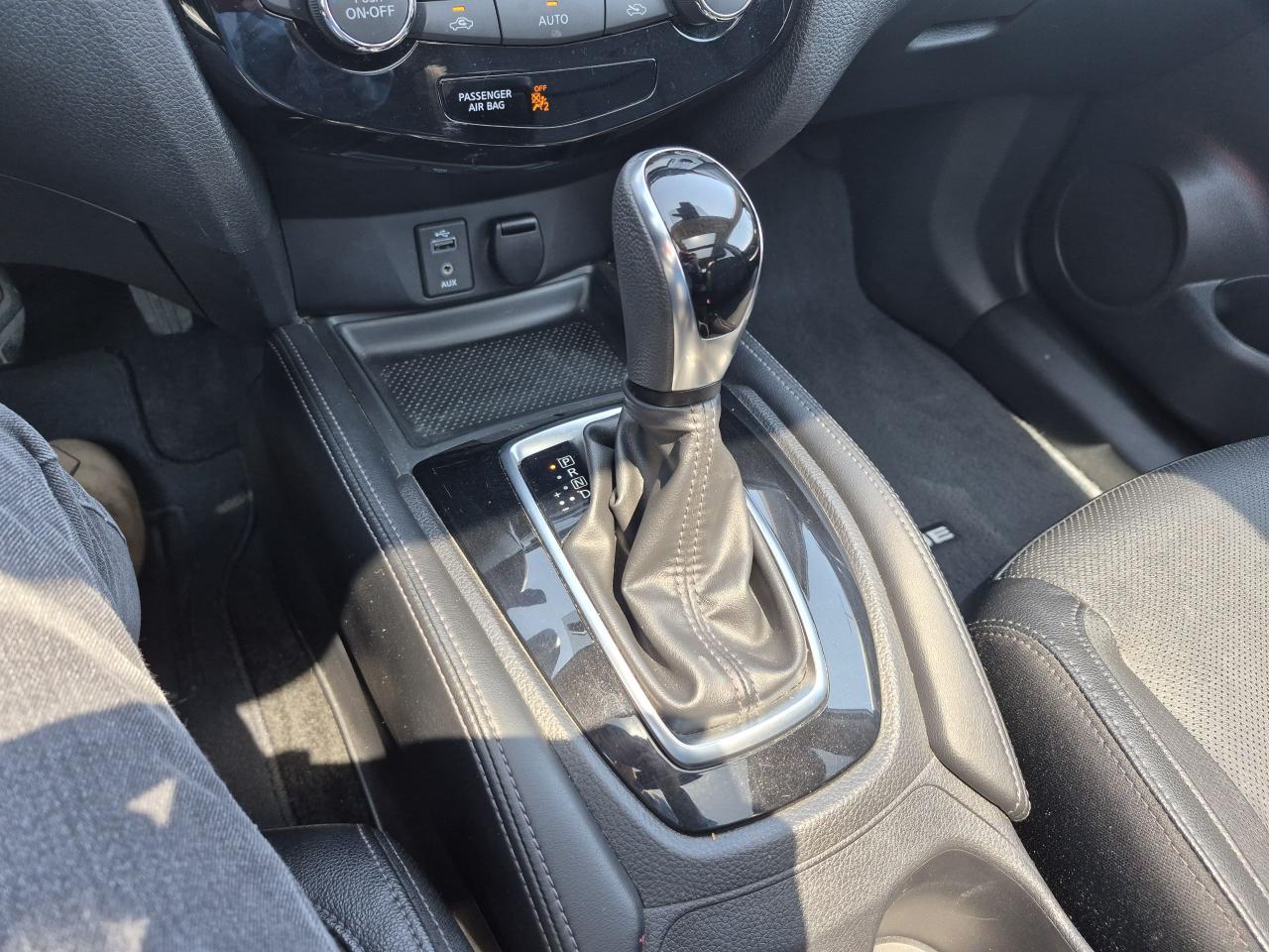 2017 Nissan Rogue SL Platinum Photo28