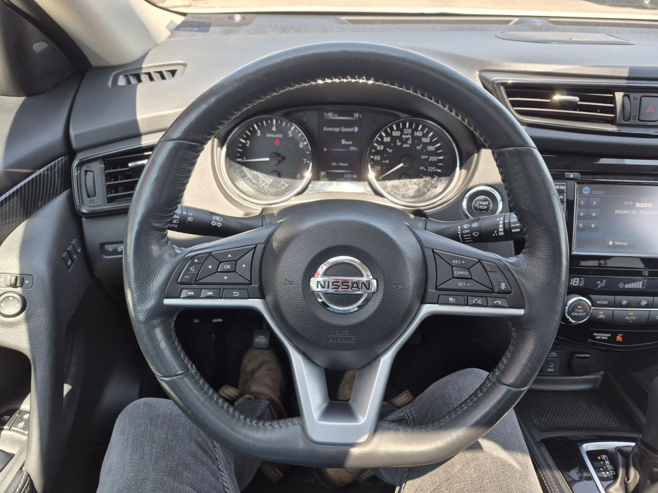 2017 Nissan Rogue SL Platinum Photo24