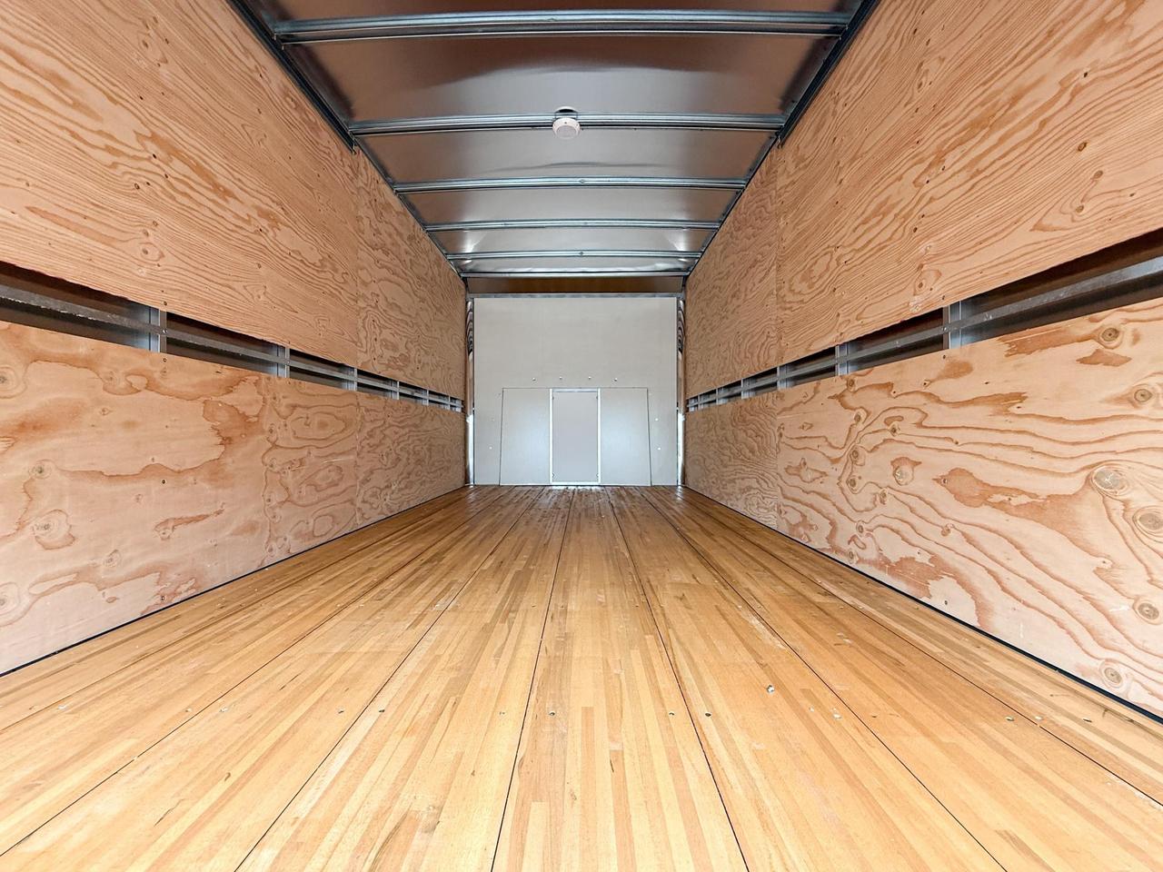 2024 Chevrolet Express Cutaway 4500 4500 Van 6.6L V8, CLOTH SEATS, AIR CONDITIONING, CRUISE CONTROL, MP3 PLAYER Photo