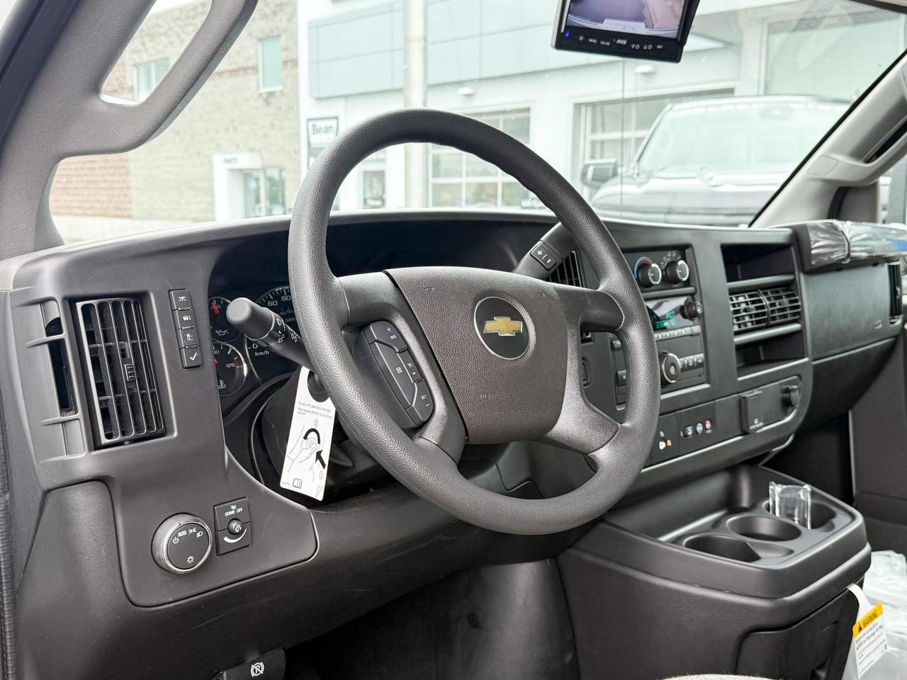 2024 Chevrolet Express Cutaway 4500 4500 Van 6.6L V8, CLOTH SEATS, AIR CONDITIONING, CRUISE CONTROL, MP3 PLAYER Photo