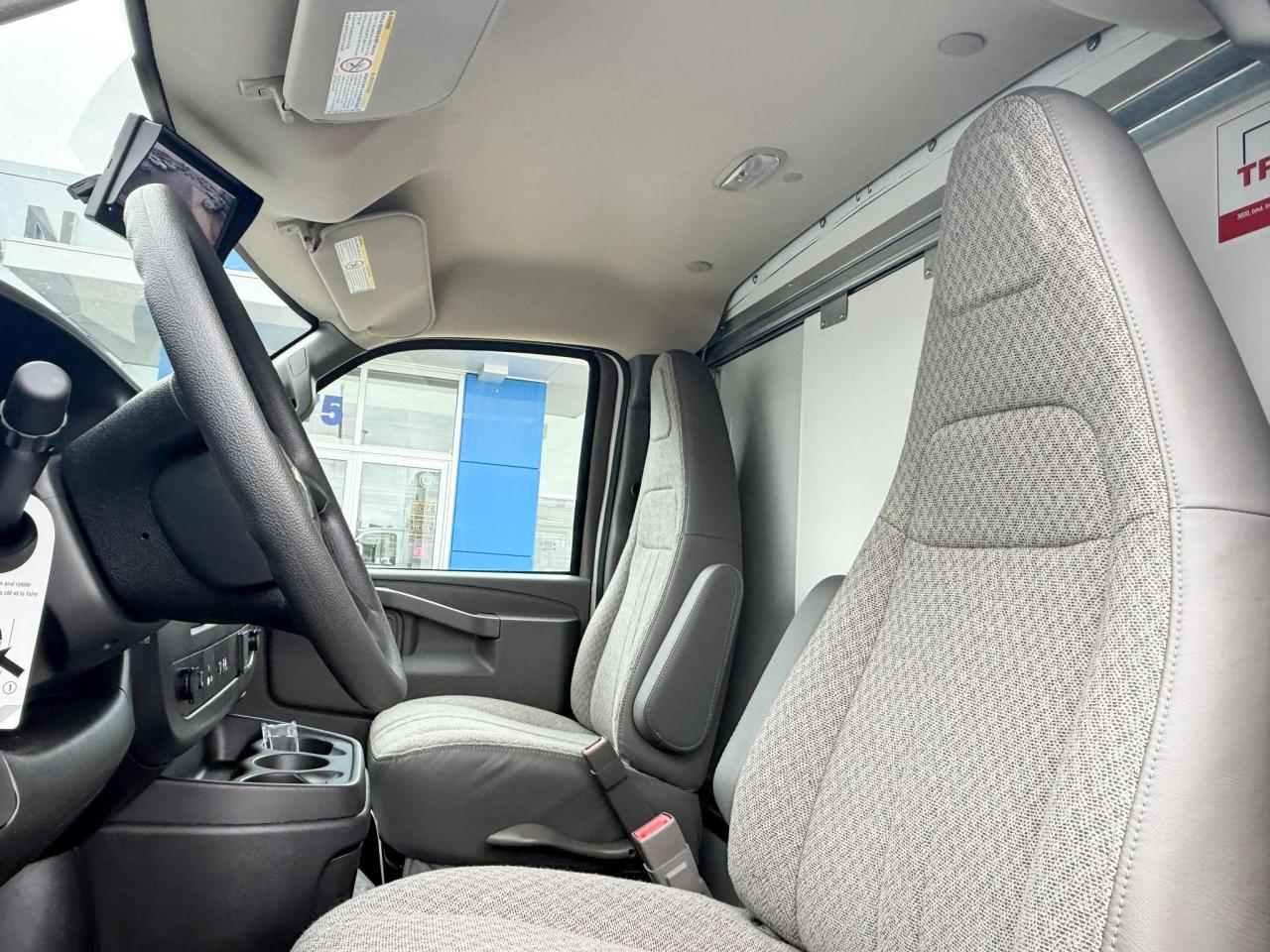 2024 Chevrolet Express Cutaway 4500 4500 Van 6.6L V8, CLOTH SEATS, AIR CONDITIONING, CRUISE CONTROL, MP3 PLAYER Photo