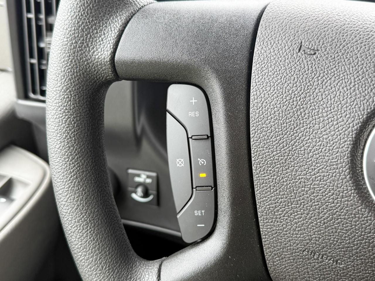 2024 Chevrolet Express Cutaway 4500 4500 Van 6.6L V8, CLOTH SEATS, AIR CONDITIONING, CRUISE CONTROL, MP3 PLAYER Photo
