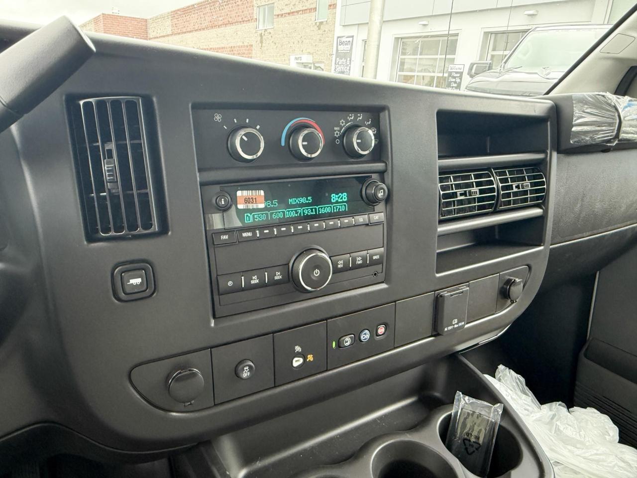 2024 Chevrolet Express Cutaway 4500 4500 Van 6.6L V8, CLOTH SEATS, AIR CONDITIONING, CRUISE CONTROL, MP3 PLAYER Photo