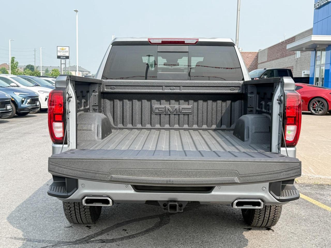 2025 GMC Sierra 1500 Elevation 5.3L V8 WITH REMOTE START/ENTRY, HEATED SEATS, HEATED STEERING WHEEL, CRUISE CONTROL, HD REAR VISION CAMERA, BOSE SOUND SYSTEM Photo4