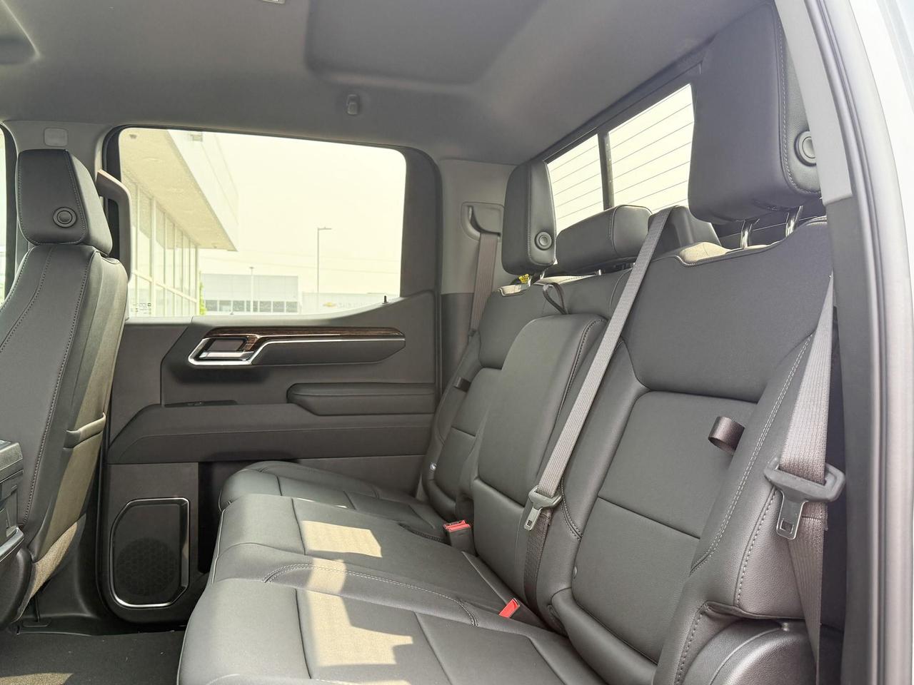 2025 GMC Sierra 1500 Elevation 5.3L V8 WITH REMOTE START/ENTRY, HEATED SEATS, HEATED STEERING WHEEL, CRUISE CONTROL, HD REAR VISION CAMERA, BOSE SOUND SYSTEM Photo