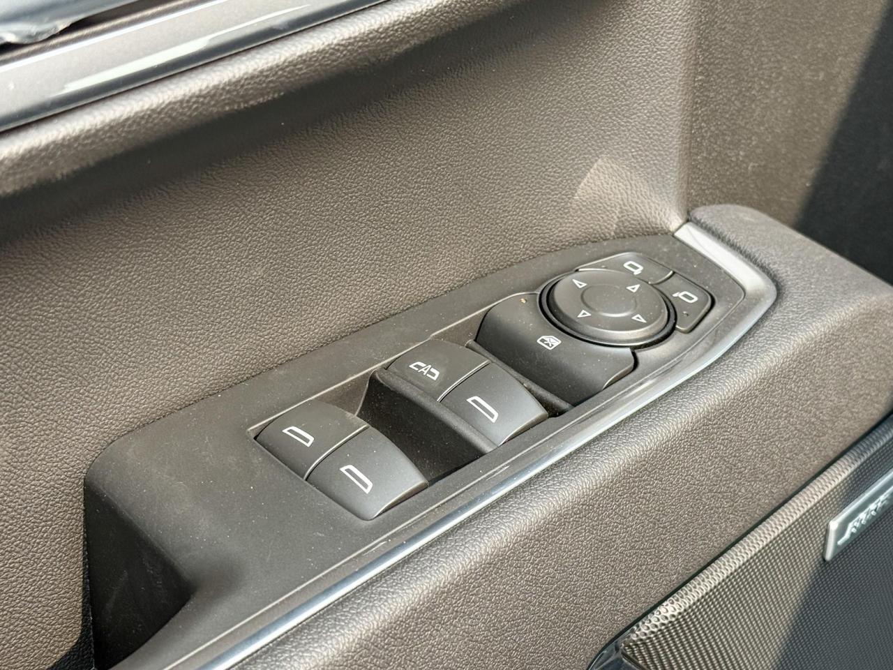 2025 GMC Sierra 1500 Elevation 5.3L V8 WITH REMOTE START/ENTRY, HEATED SEATS, HEATED STEERING WHEEL, CRUISE CONTROL, HD REAR VISION CAMERA, BOSE SOUND SYSTEM Photo