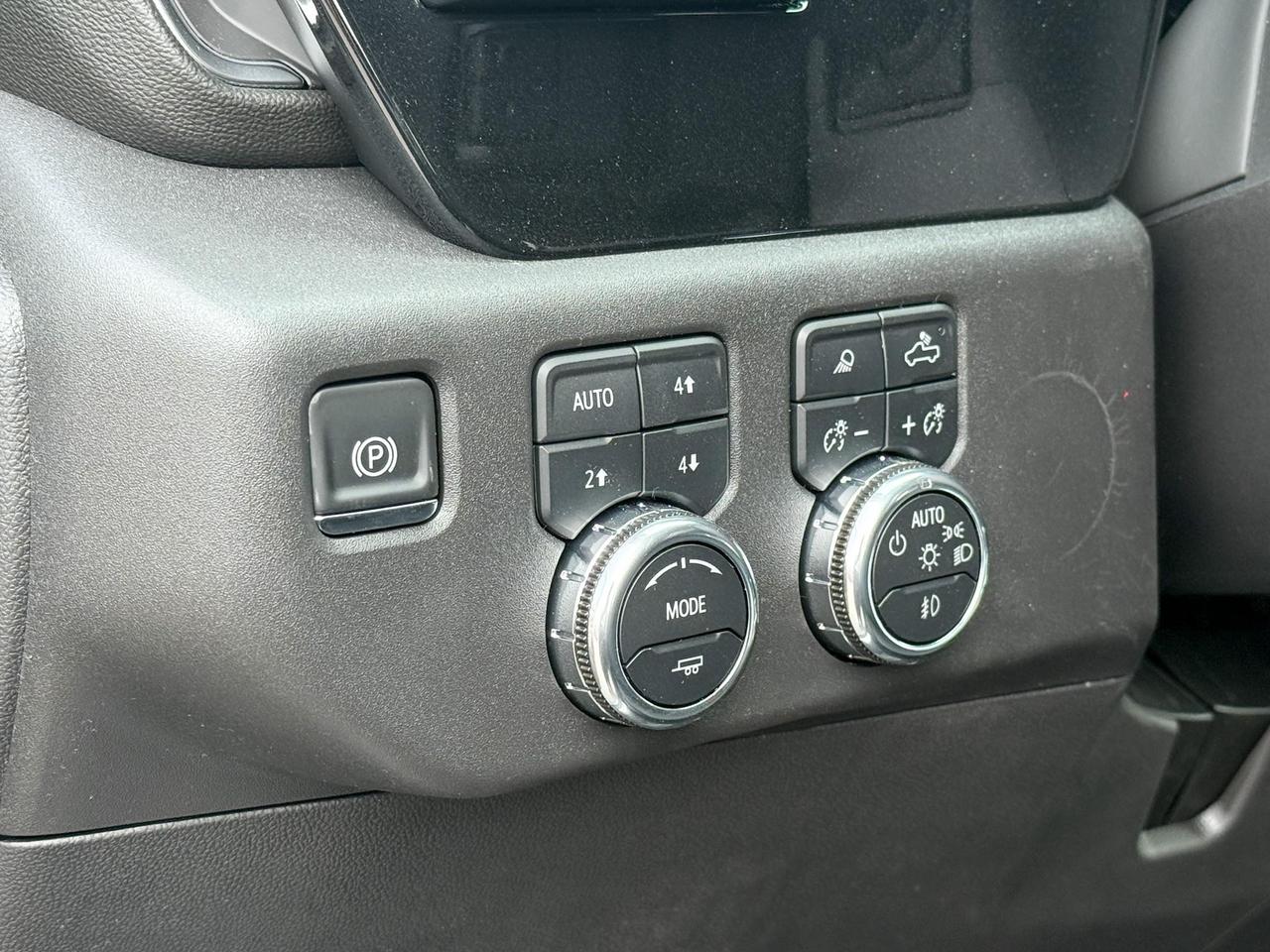 2025 GMC Sierra 1500 Elevation 5.3L V8 WITH REMOTE START/ENTRY, HEATED SEATS, HEATED STEERING WHEEL, CRUISE CONTROL, HD REAR VISION CAMERA, BOSE SOUND SYSTEM Photo