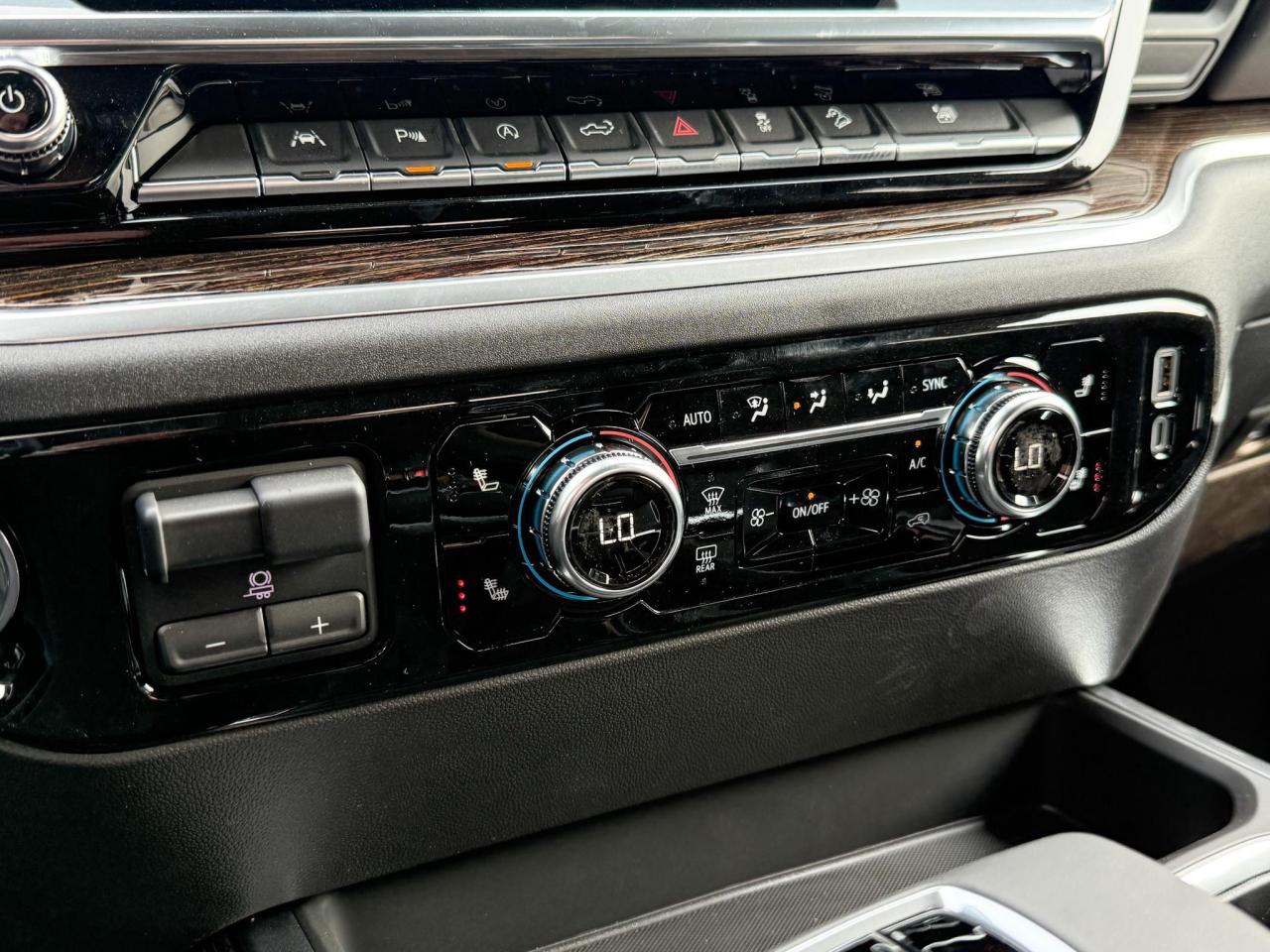 2025 GMC Sierra 1500 Elevation 5.3L V8 WITH REMOTE START/ENTRY, HEATED SEATS, HEATED STEERING WHEEL, CRUISE CONTROL, HD REAR VISION CAMERA, BOSE SOUND SYSTEM Photo