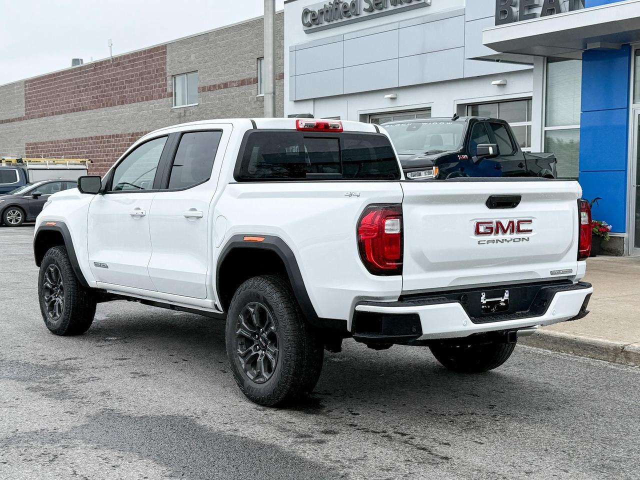 2025 GMC Canyon Elevation 2.7L 4 CYL WITH REMOTE START/ENTRY, HEATED SEATS, HD SURROUND VISION, TRAILER BRAKE CONTROLLER, APPLE CARPLAY AND ANDROID AUTO Photo2
