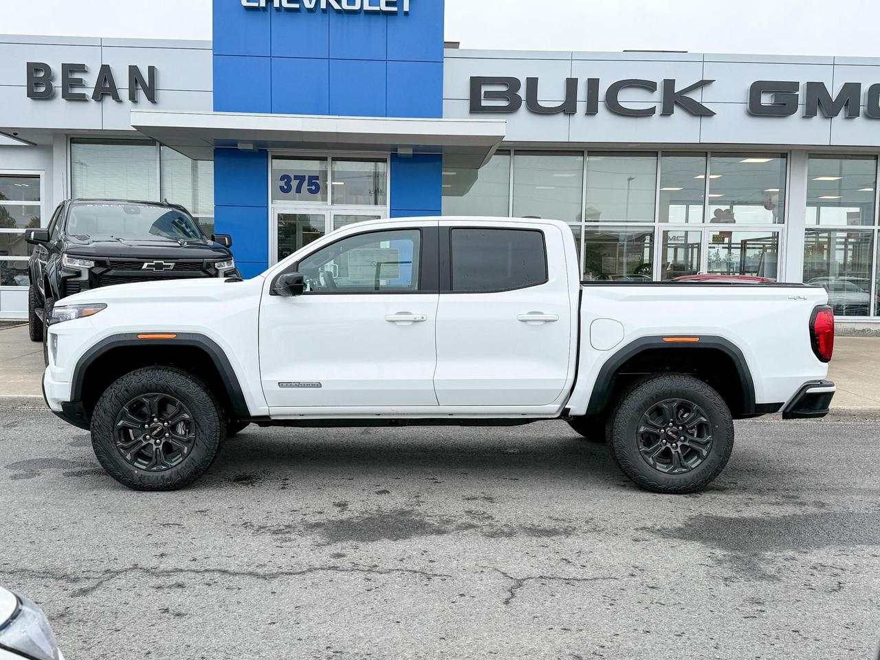 2025 GMC Canyon Elevation 2.7L 4 CYL WITH REMOTE START/ENTRY, HEATED SEATS, HD SURROUND VISION, TRAILER BRAKE CONTROLLER, APPLE CARPLAY AND ANDROID AUTO Photo