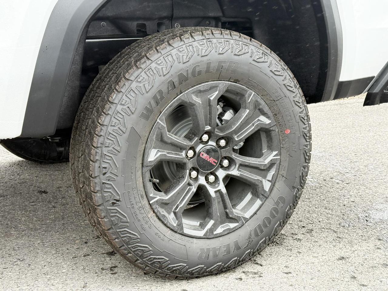 2025 GMC Canyon Elevation 2.7L 4 CYL WITH REMOTE START/ENTRY, HEATED SEATS, HD SURROUND VISION, TRAILER BRAKE CONTROLLER, APPLE CARPLAY AND ANDROID AUTO Photo