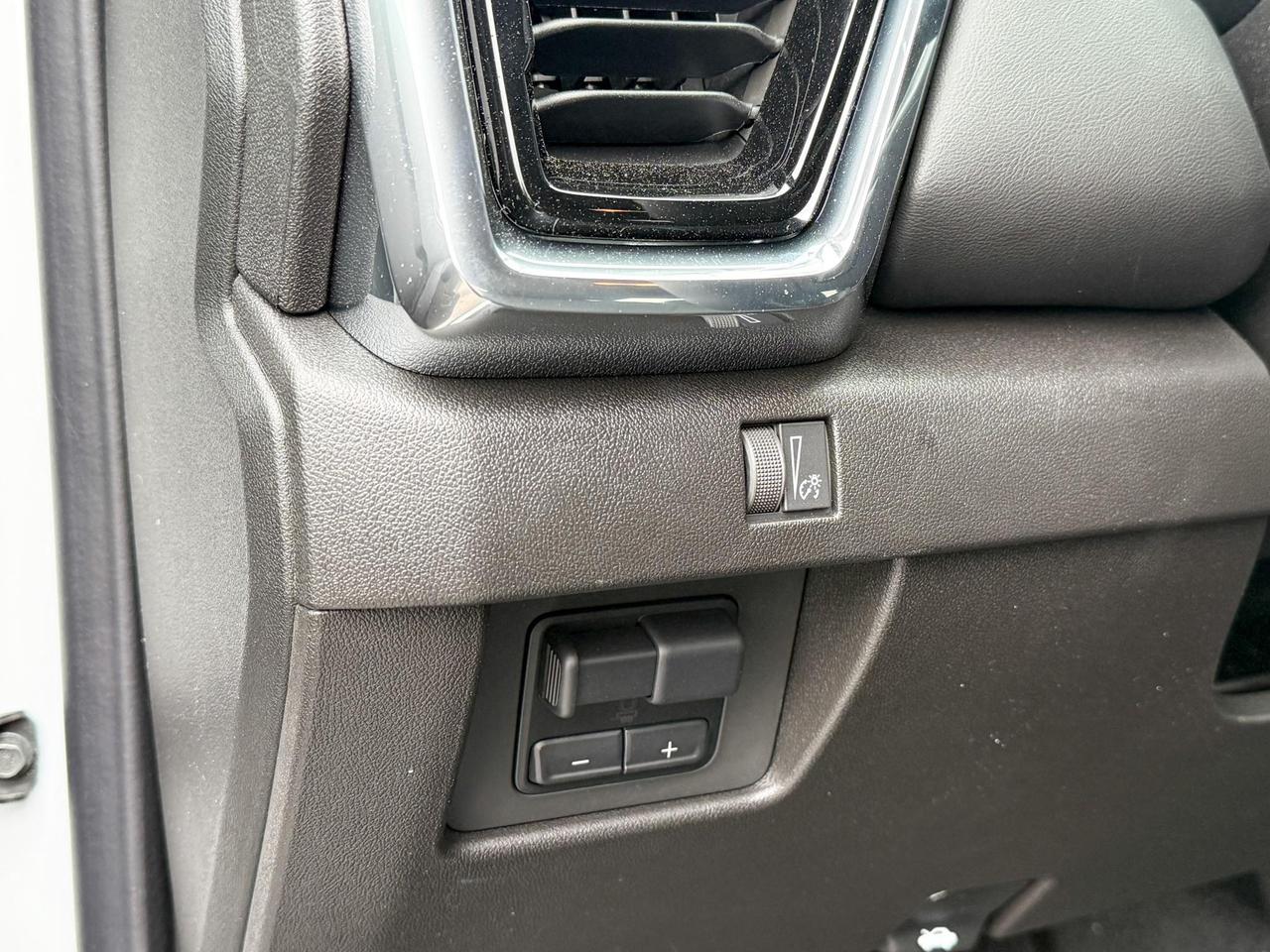 2025 GMC Canyon Elevation 2.7L 4 CYL WITH REMOTE START/ENTRY, HEATED SEATS, HD SURROUND VISION, TRAILER BRAKE CONTROLLER, APPLE CARPLAY AND ANDROID AUTO Photo