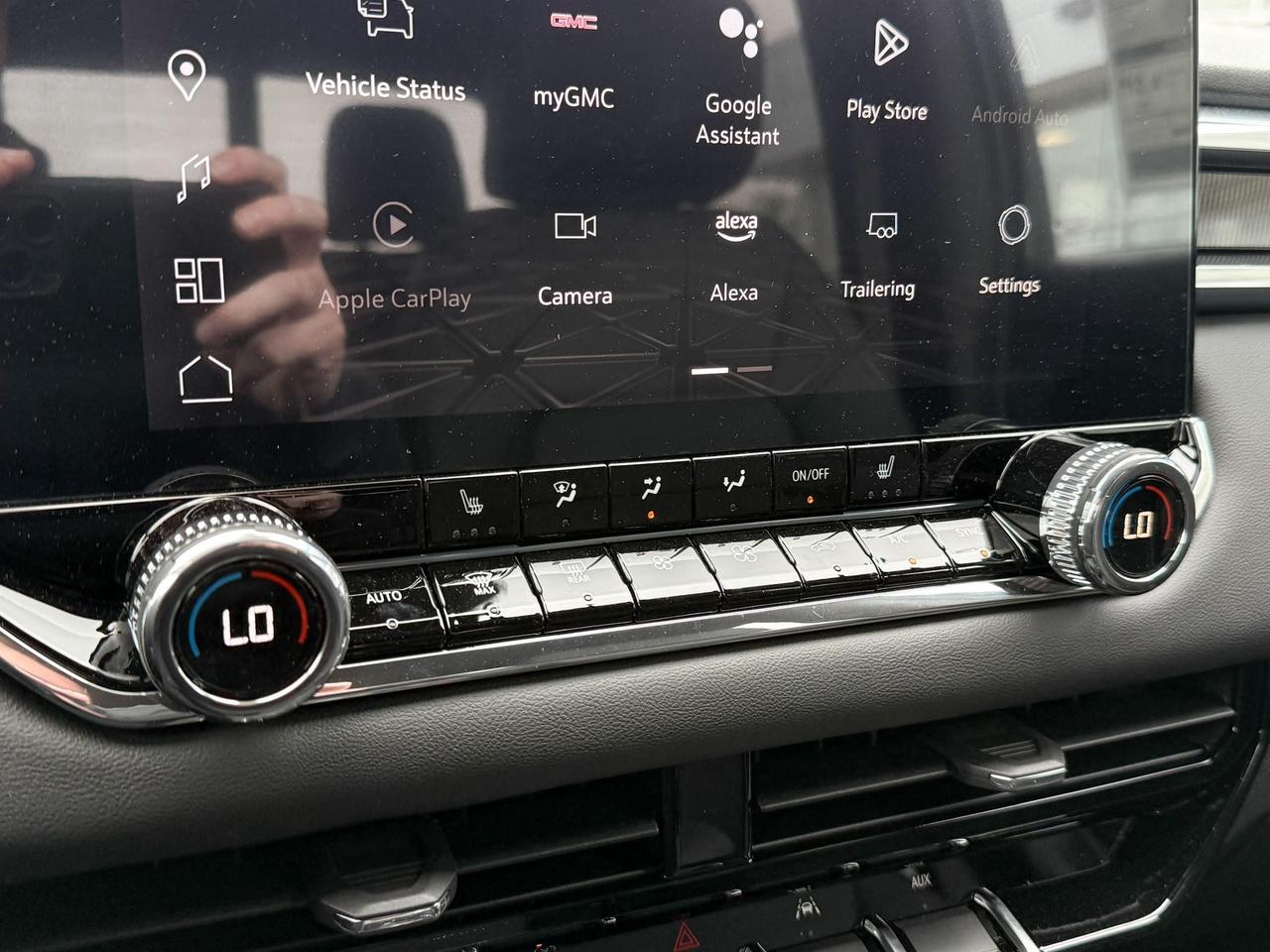 2025 GMC Canyon Elevation 2.7L 4 CYL WITH REMOTE START/ENTRY, HEATED SEATS, HD SURROUND VISION, TRAILER BRAKE CONTROLLER, APPLE CARPLAY AND ANDROID AUTO Photo