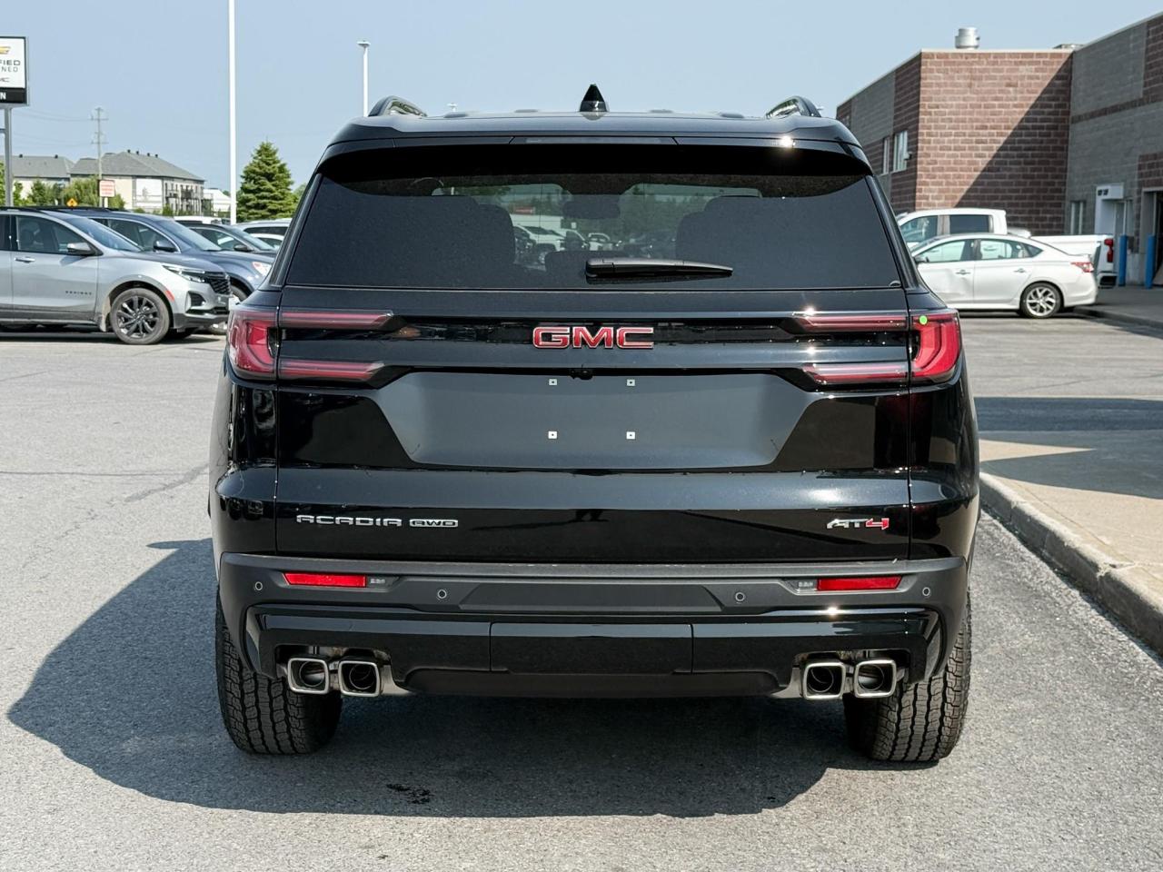 2025 GMC Acadia AT4 2.5L 4 CYL WITH REMOTE START/ENTRY, HEATED SEATS, HEATED STEERING WHEEL, POWER LIFTGATE, HD SURROUND SOUND Photo