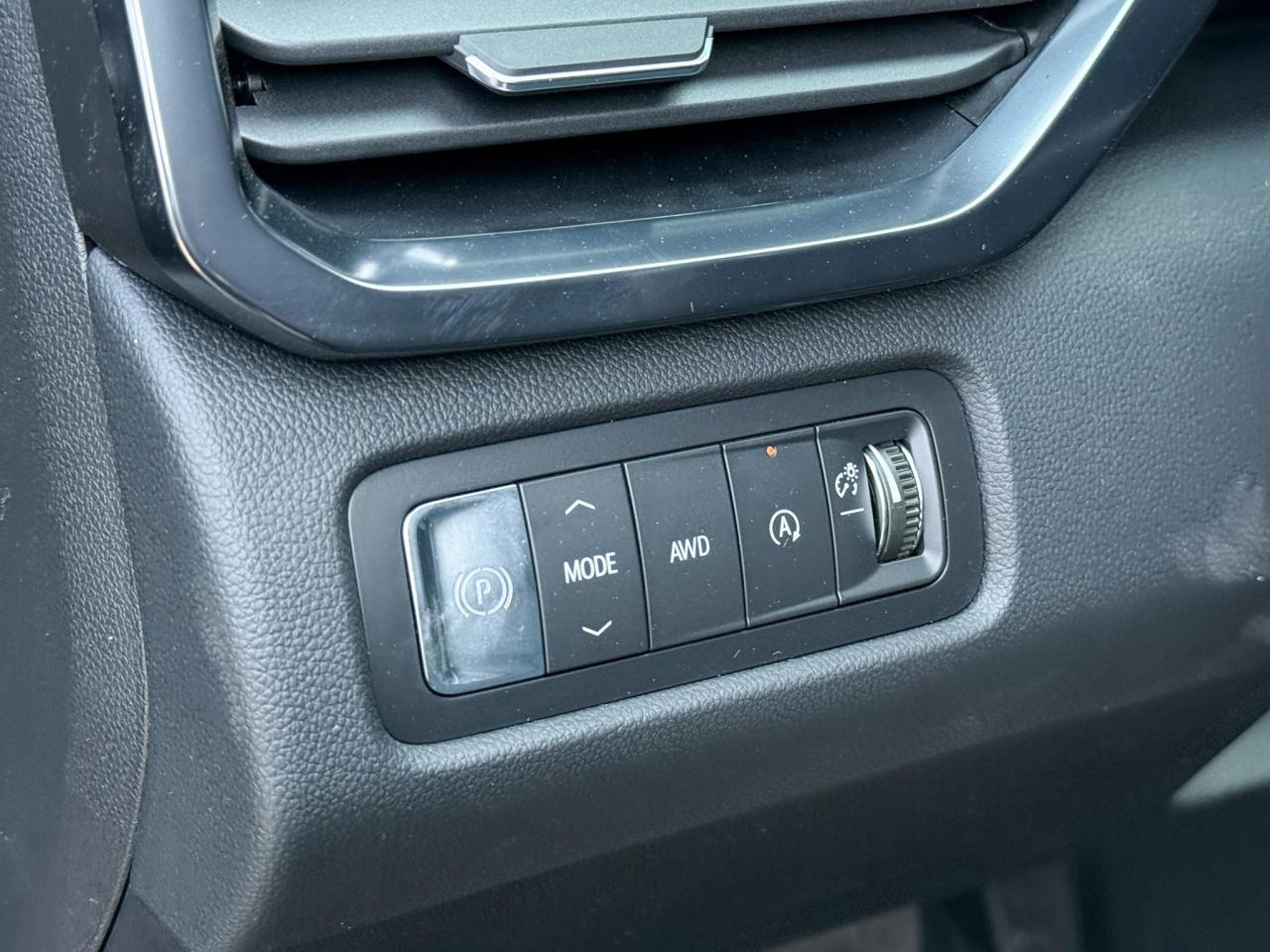 2025 GMC Acadia AT4 2.5L 4 CYL WITH REMOTE START/ENTRY, HEATED SEATS, HEATED STEERING WHEEL, POWER LIFTGATE, HD SURROUND SOUND Photo