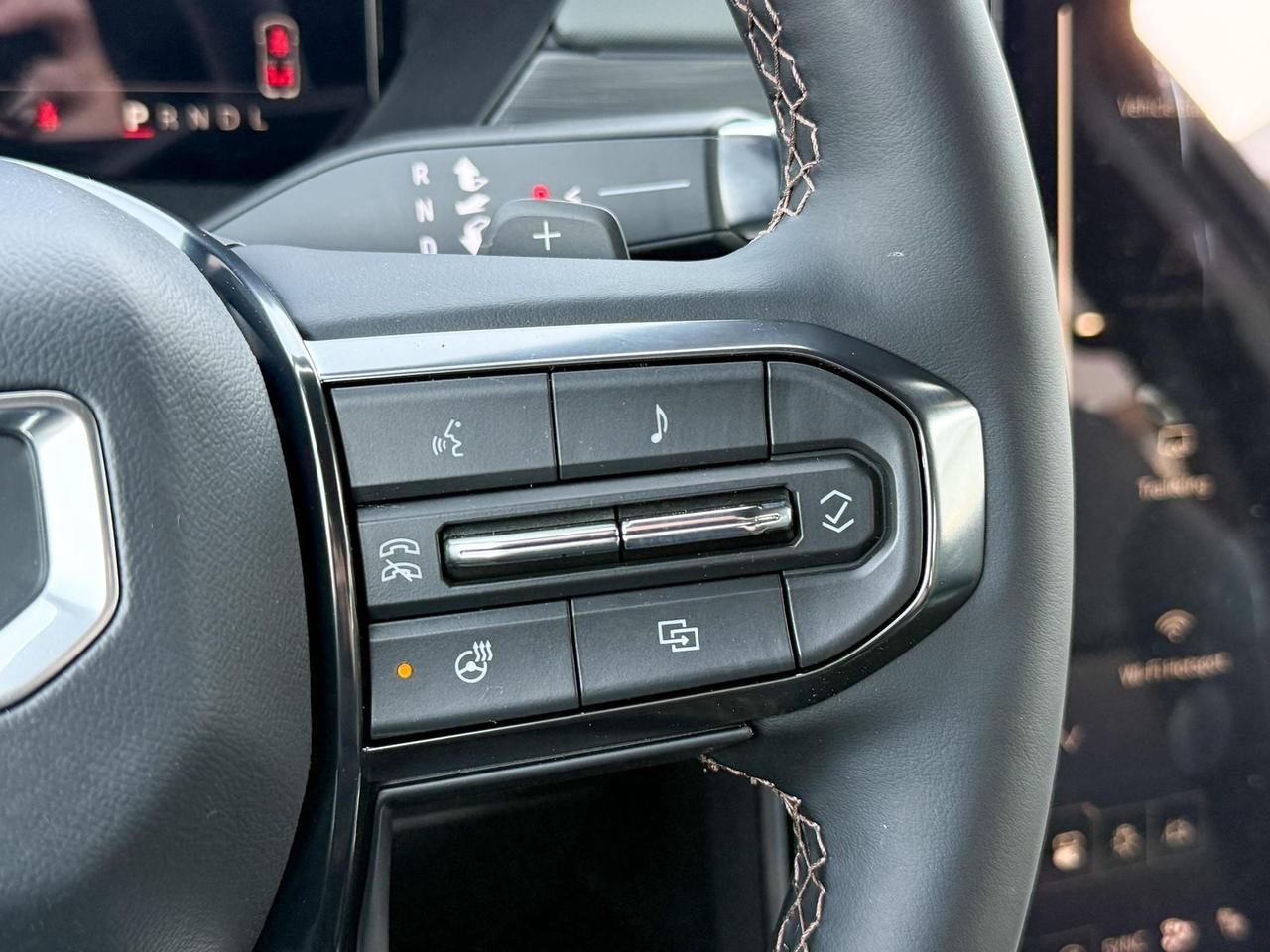 2025 GMC Acadia AT4 2.5L 4 CYL WITH REMOTE START/ENTRY, HEATED SEATS, HEATED STEERING WHEEL, POWER LIFTGATE, HD SURROUND SOUND Photo