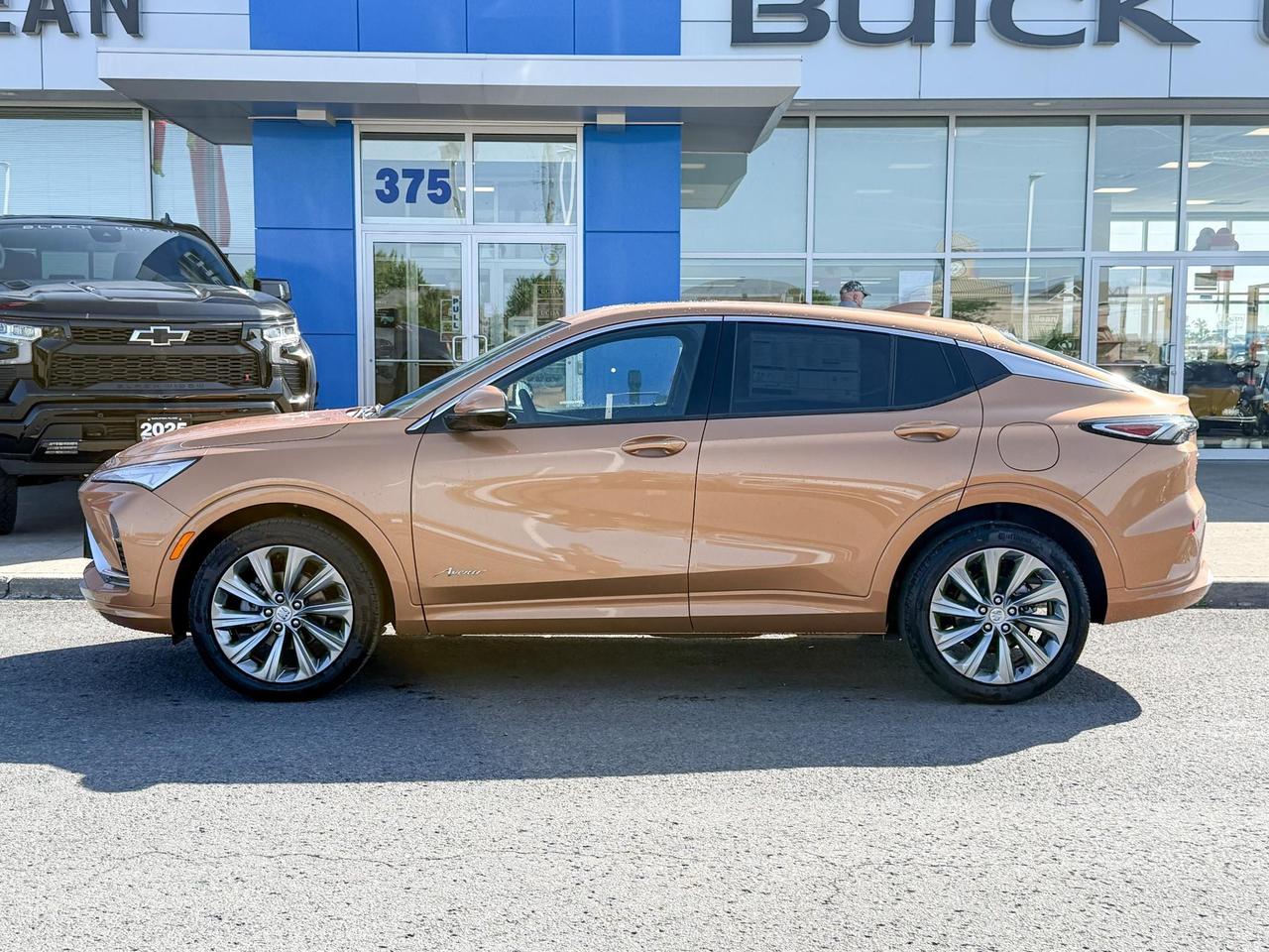 2025 Buick Envista Avenir 1.2L 3CYL WITH REMOTE START/ENTRY, HEATED SEATS, HEATED STEERING WHEEL, SUNROOF, POWER LIFTGATE, ANDROID AUTO AND APPLE CARPLAY Photo