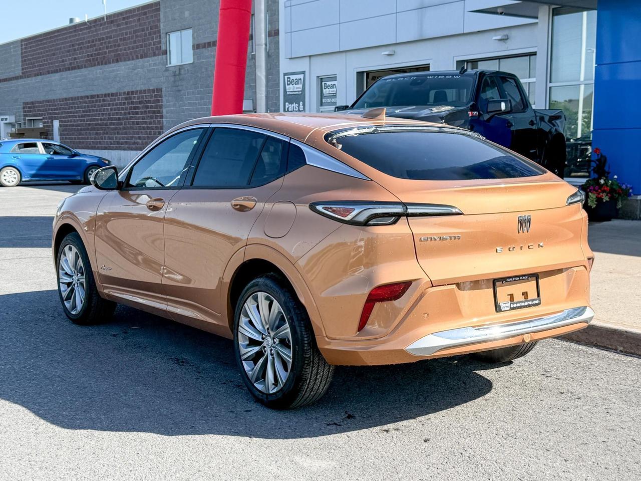 2025 Buick Envista Avenir 1.2L 3CYL WITH REMOTE START/ENTRY, HEATED SEATS, HEATED STEERING WHEEL, SUNROOF, POWER LIFTGATE, ANDROID AUTO AND APPLE CARPLAY Photo