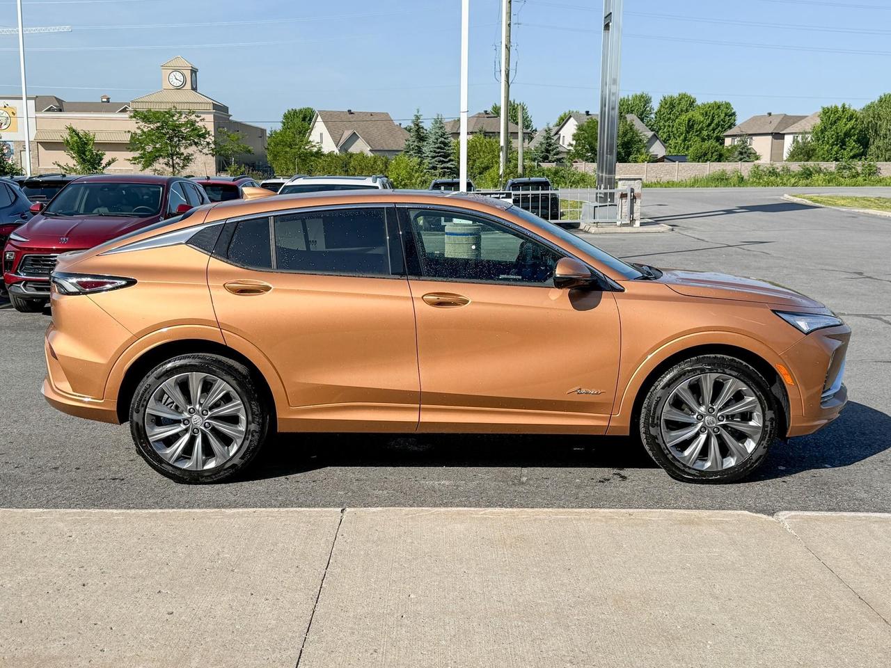 2025 Buick Envista Avenir 1.2L 3CYL WITH REMOTE START/ENTRY, HEATED SEATS, HEATED STEERING WHEEL, SUNROOF, POWER LIFTGATE, ANDROID AUTO AND APPLE CARPLAY Photo