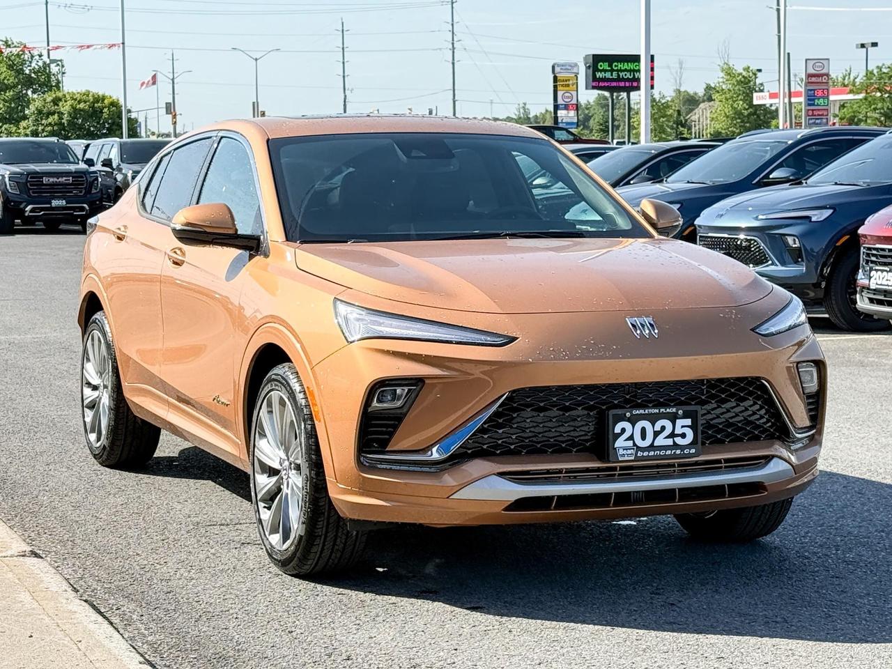 2025 Buick Envista Avenir 1.2L 3CYL WITH REMOTE START/ENTRY, HEATED SEATS, HEATED STEERING WHEEL, SUNROOF, POWER LIFTGATE, ANDROID AUTO AND APPLE CARPLAY Photo