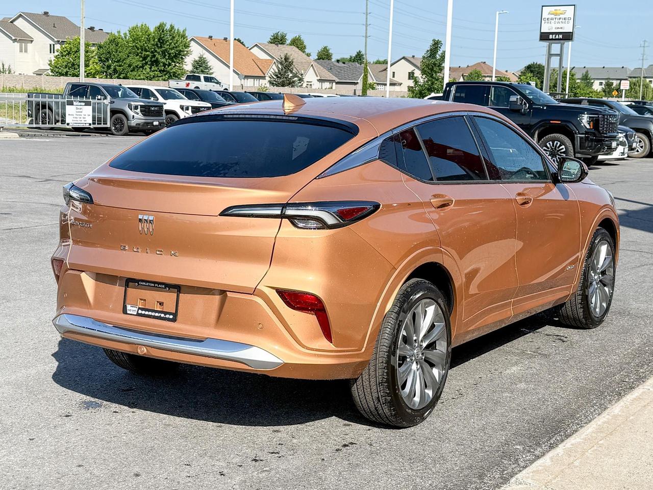 2025 Buick Envista Avenir 1.2L 3CYL WITH REMOTE START/ENTRY, HEATED SEATS, HEATED STEERING WHEEL, SUNROOF, POWER LIFTGATE, ANDROID AUTO AND APPLE CARPLAY Photo