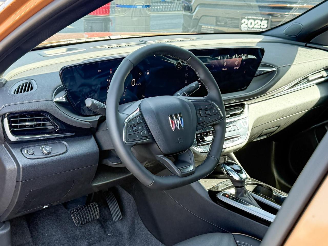 2025 Buick Envista Avenir 1.2L 3CYL WITH REMOTE START/ENTRY, HEATED SEATS, HEATED STEERING WHEEL, SUNROOF, POWER LIFTGATE, ANDROID AUTO AND APPLE CARPLAY Photo