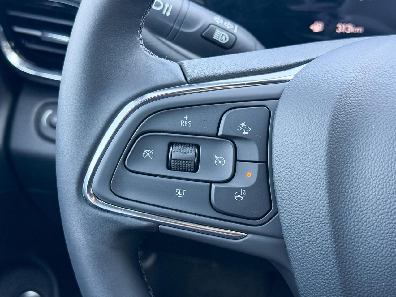 2025 Buick Envista Avenir 1.2L 3CYL WITH REMOTE START/ENTRY, HEATED SEATS, HEATED STEERING WHEEL, SUNROOF, POWER LIFTGATE, ANDROID AUTO AND APPLE CARPLAY Photo